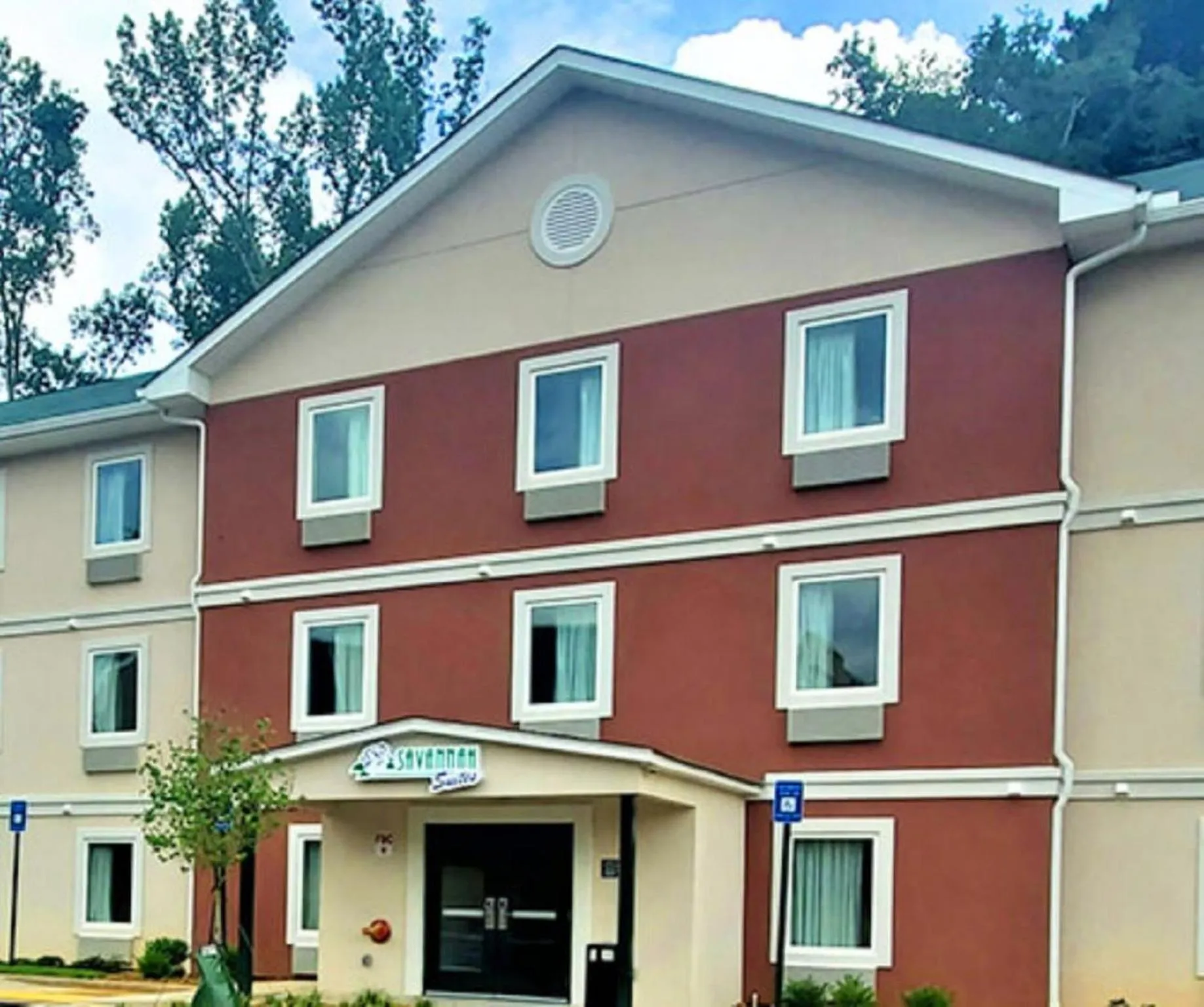 Property building in Savannah Suites Atlanta Airport