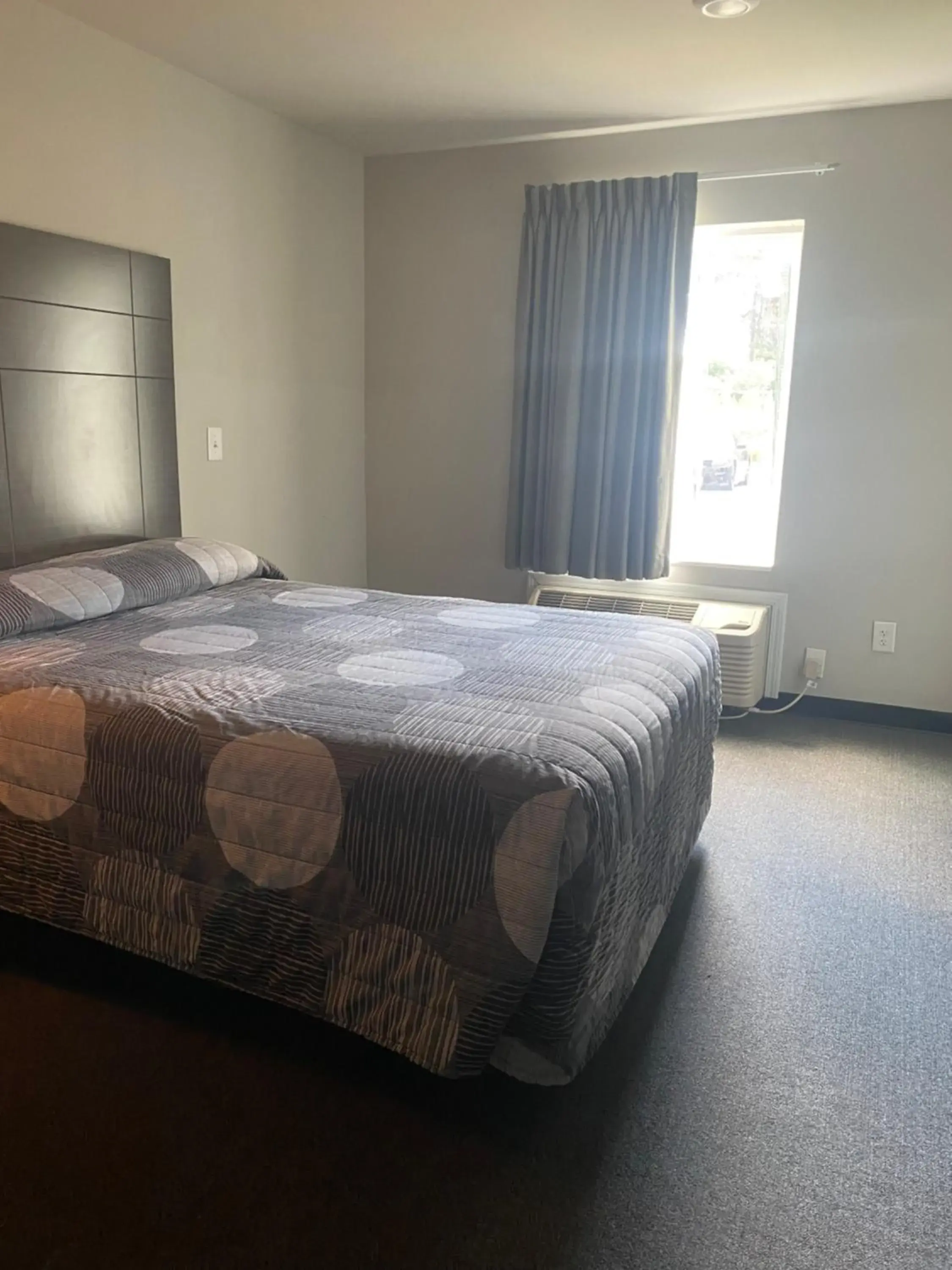 Bed in Savannah Suites Atlanta Airport Bed in Savannah Suites Atlanta Airport