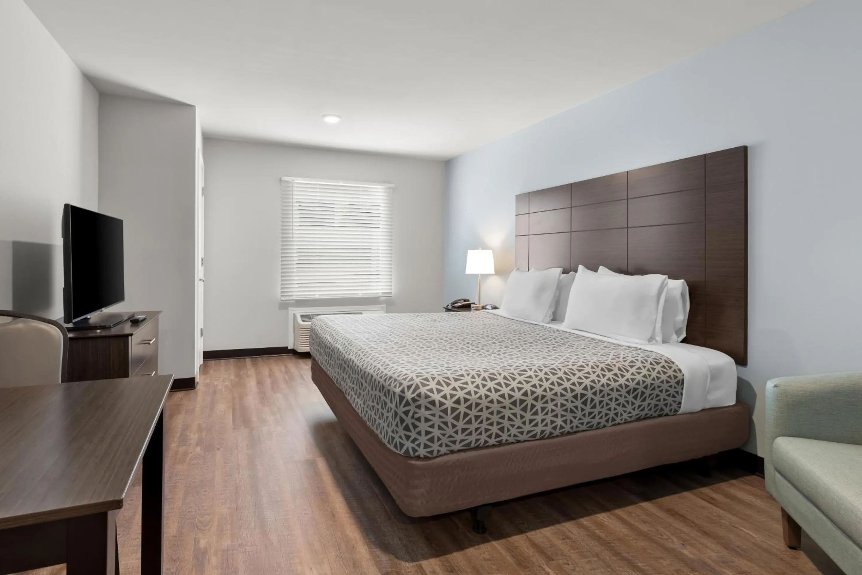 Bedroom, Bed in WoodSpring Suites Atlanta Airport