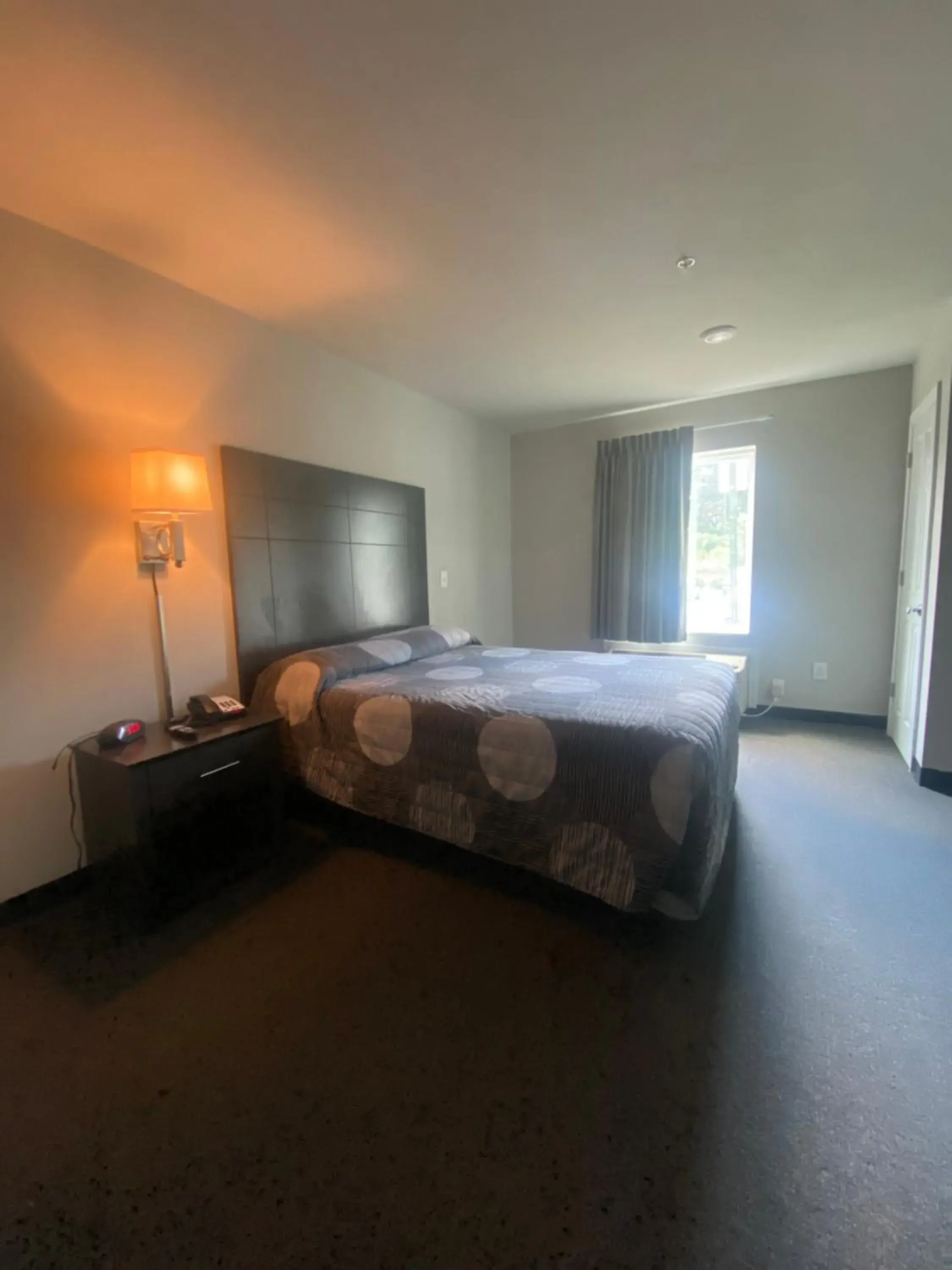 Bed in Savannah Suites Atlanta Airport Bed in Savannah Suites Atlanta Airport