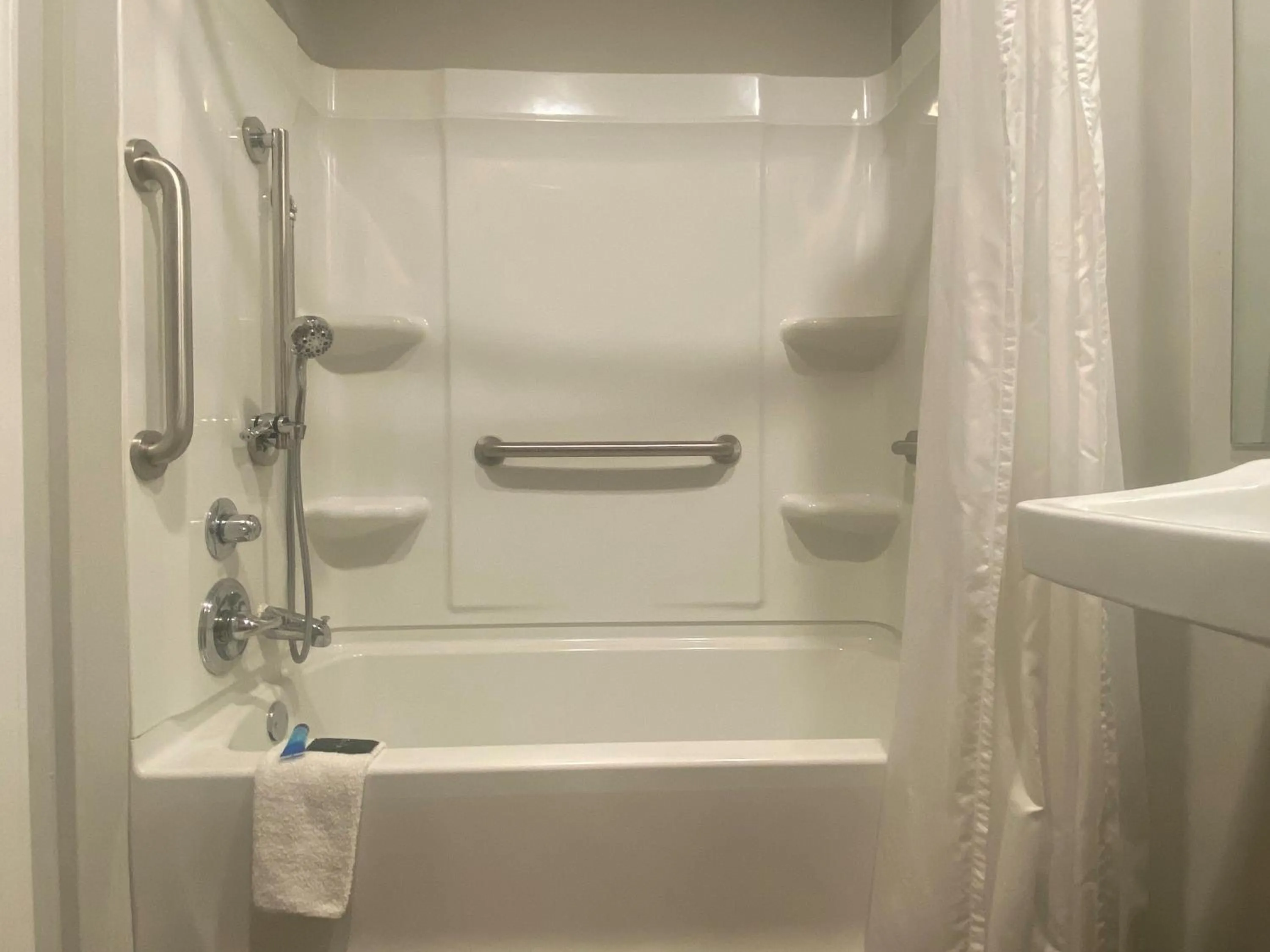 Shower in Savannah Suites Atlanta Airport