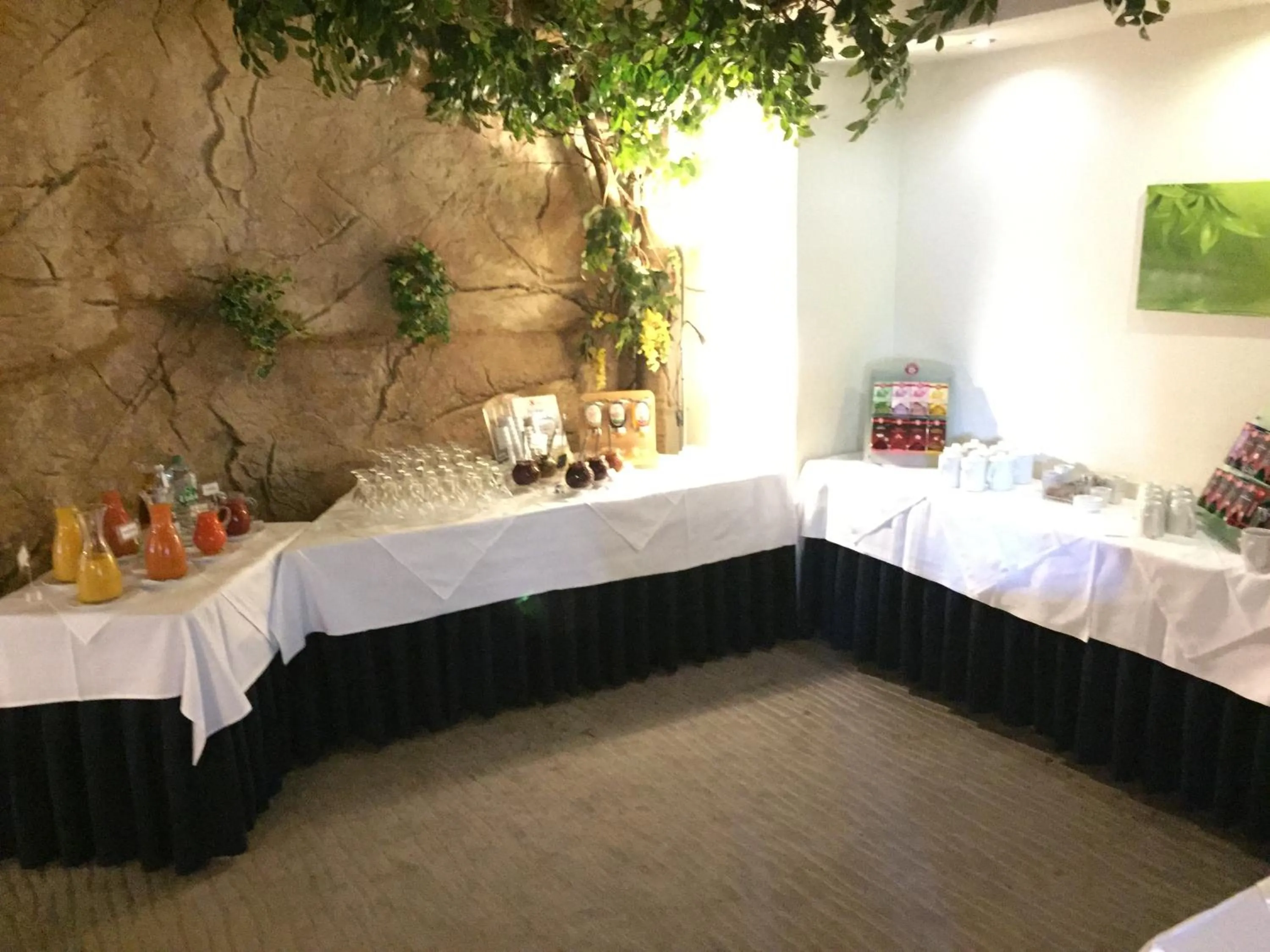 Breakfast, Bed in Hotel Sonneck