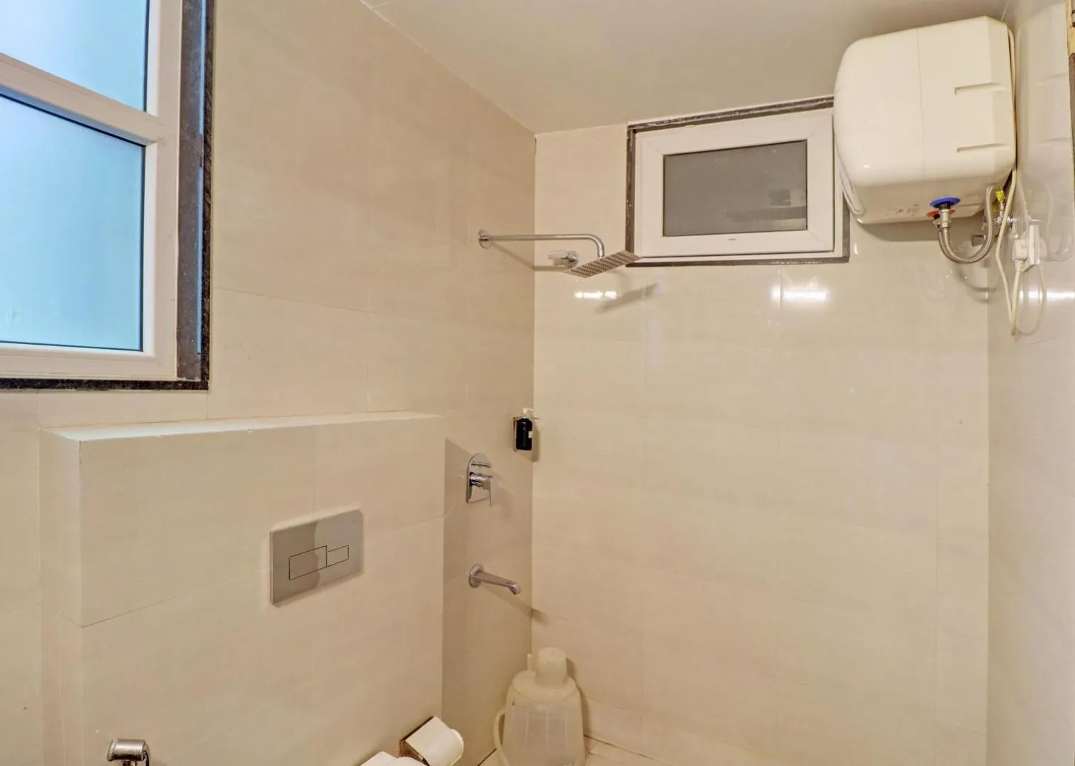 Toilet in Hotel Mystic Inn