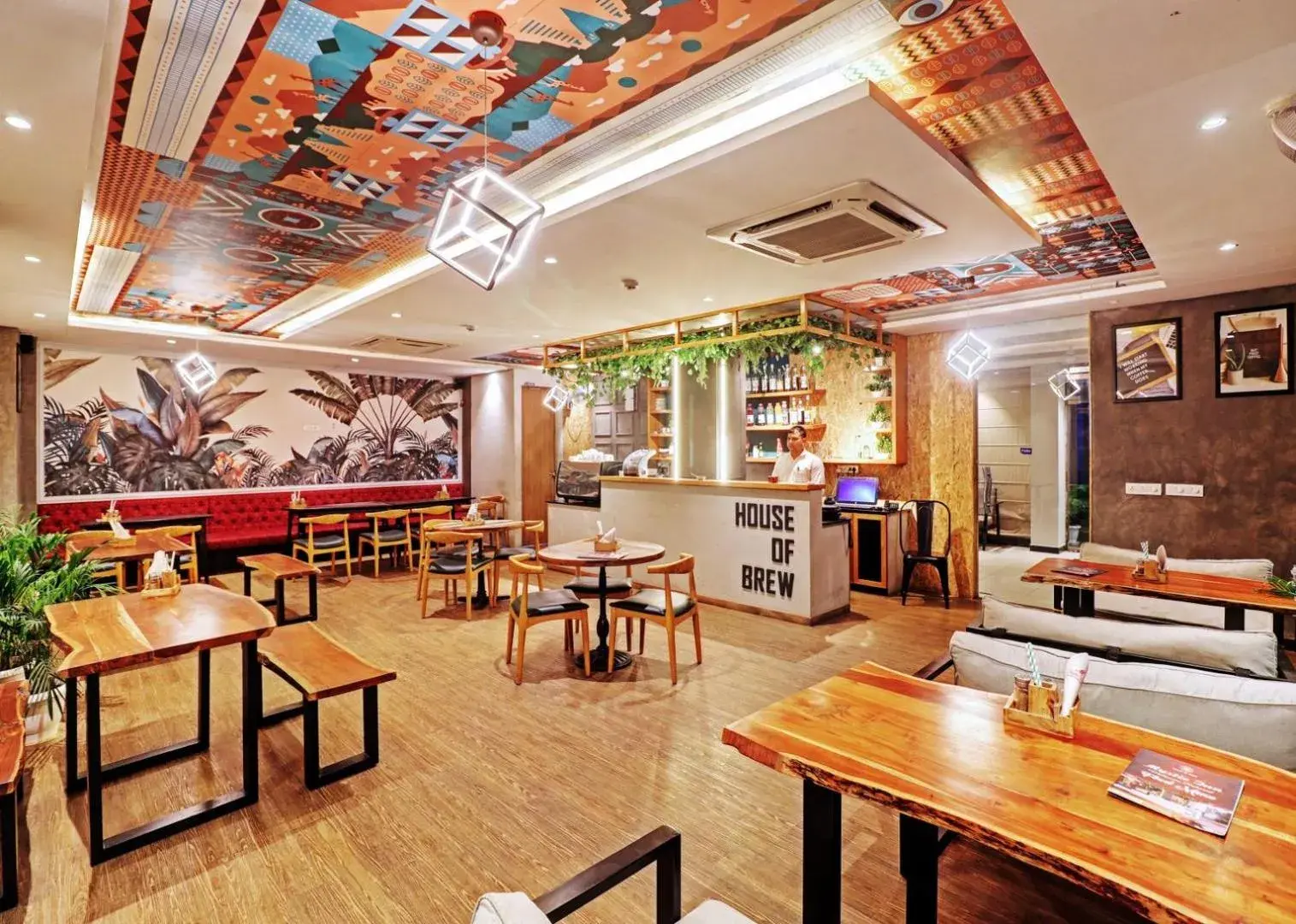 Restaurant/places to eat in Hotel Mystic Inn Restaurant/places to eat in Hotel Mystic Inn