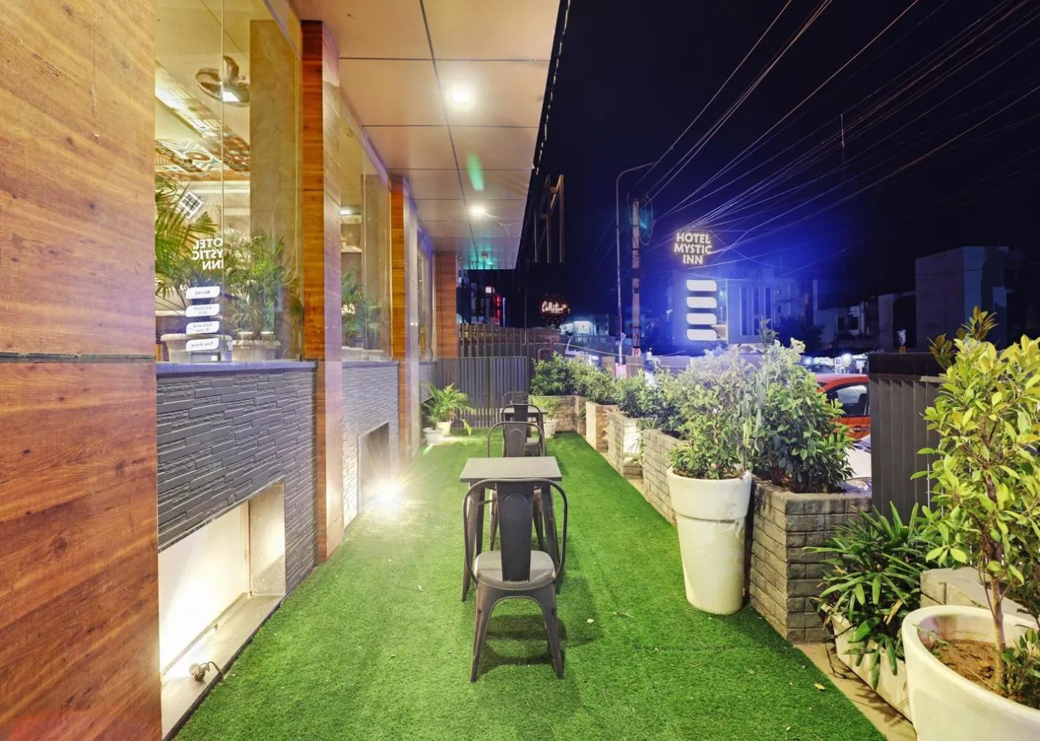 Seating area in Hotel Mystic Inn