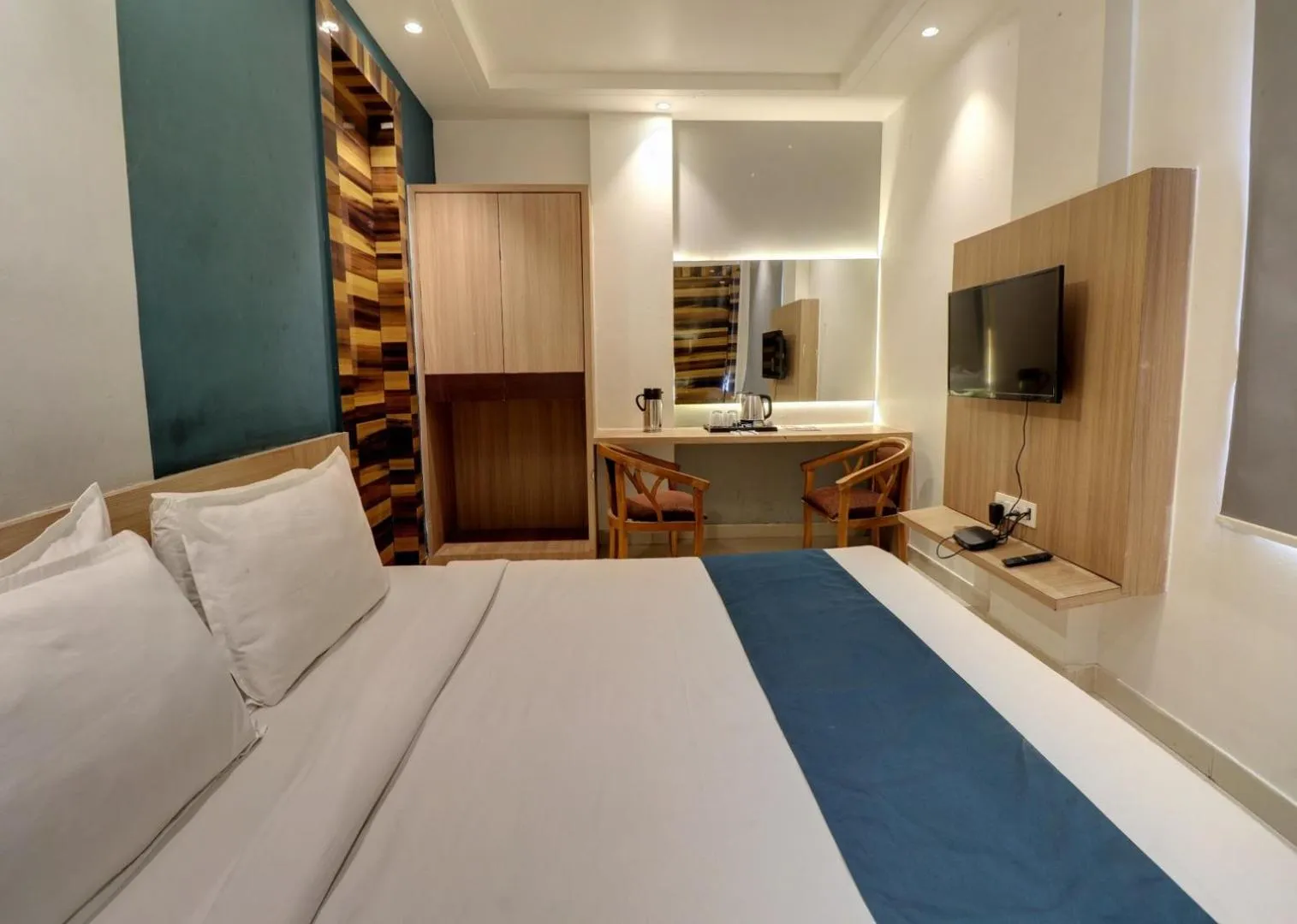 Bedroom, Bed in Hotel Mystic Inn