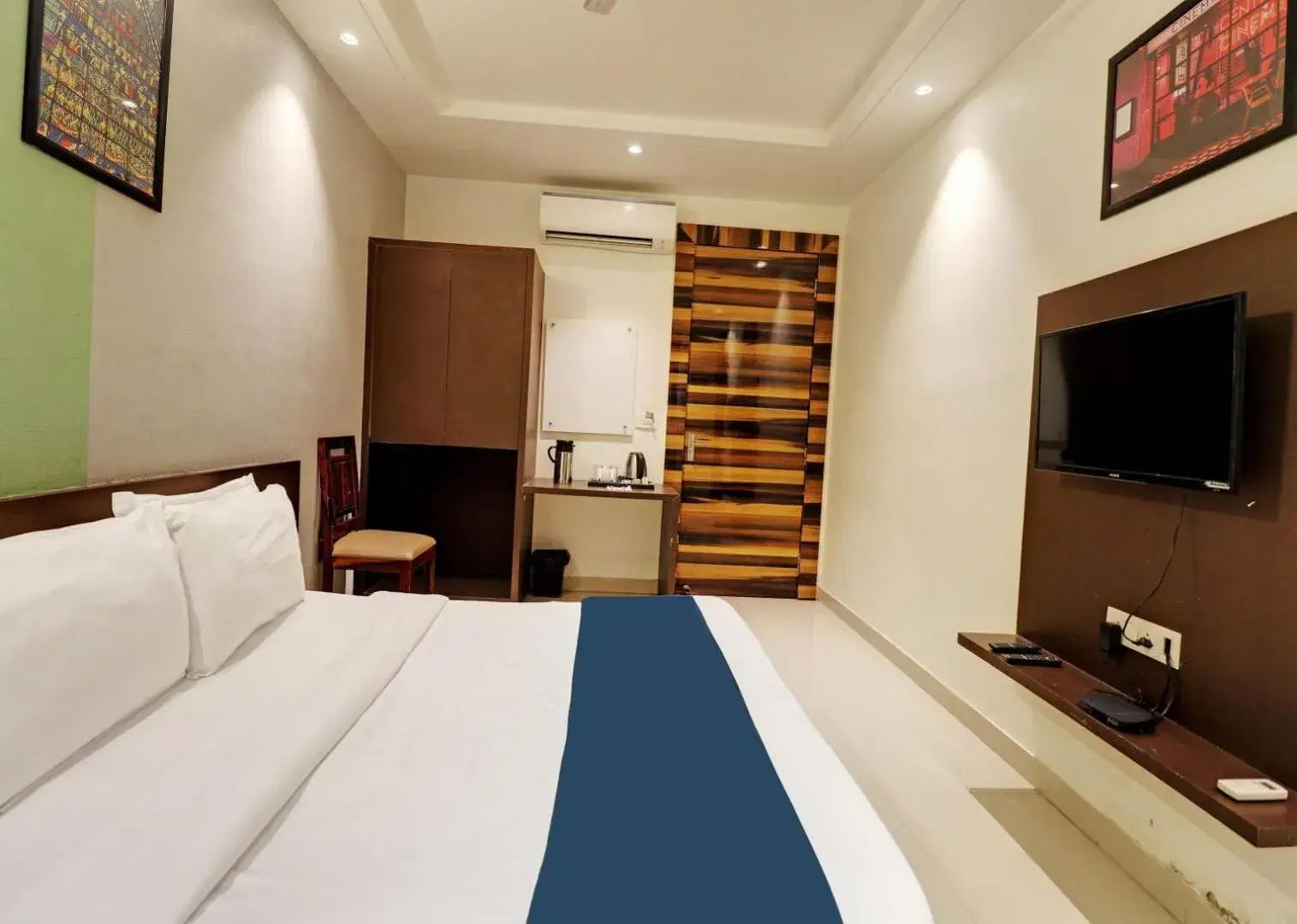 Bedroom, Bed in Hotel Mystic Inn Bedroom, Bed in Hotel Mystic Inn