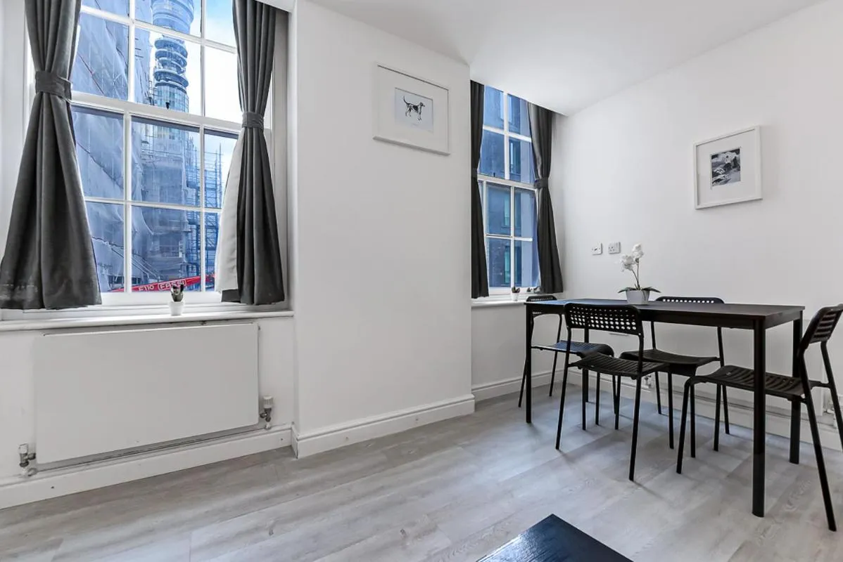 Dining area in Charlotte Street Rooms by News Hotel