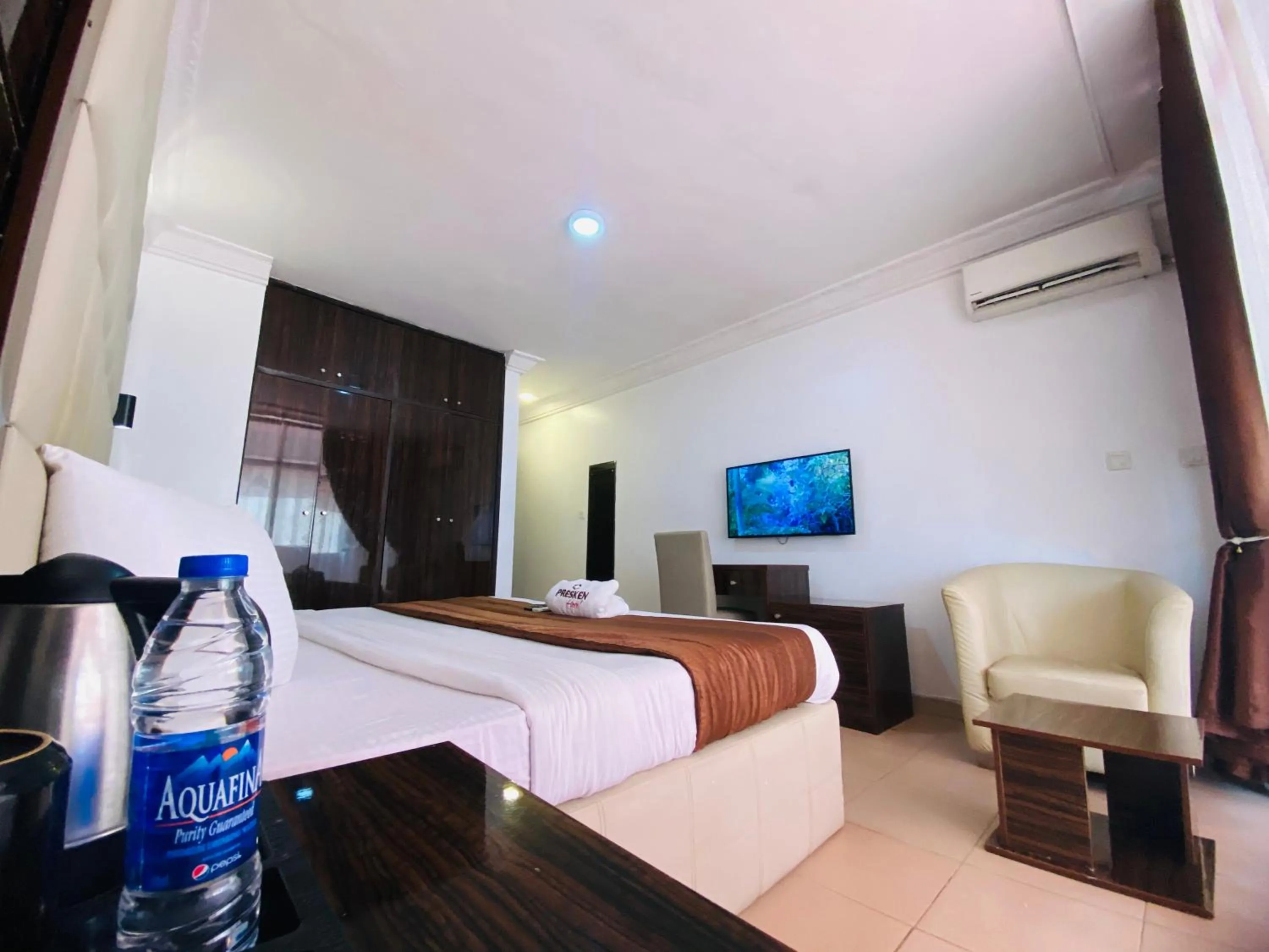 Presken Hotel Victoria Island, Bishop Oluwole