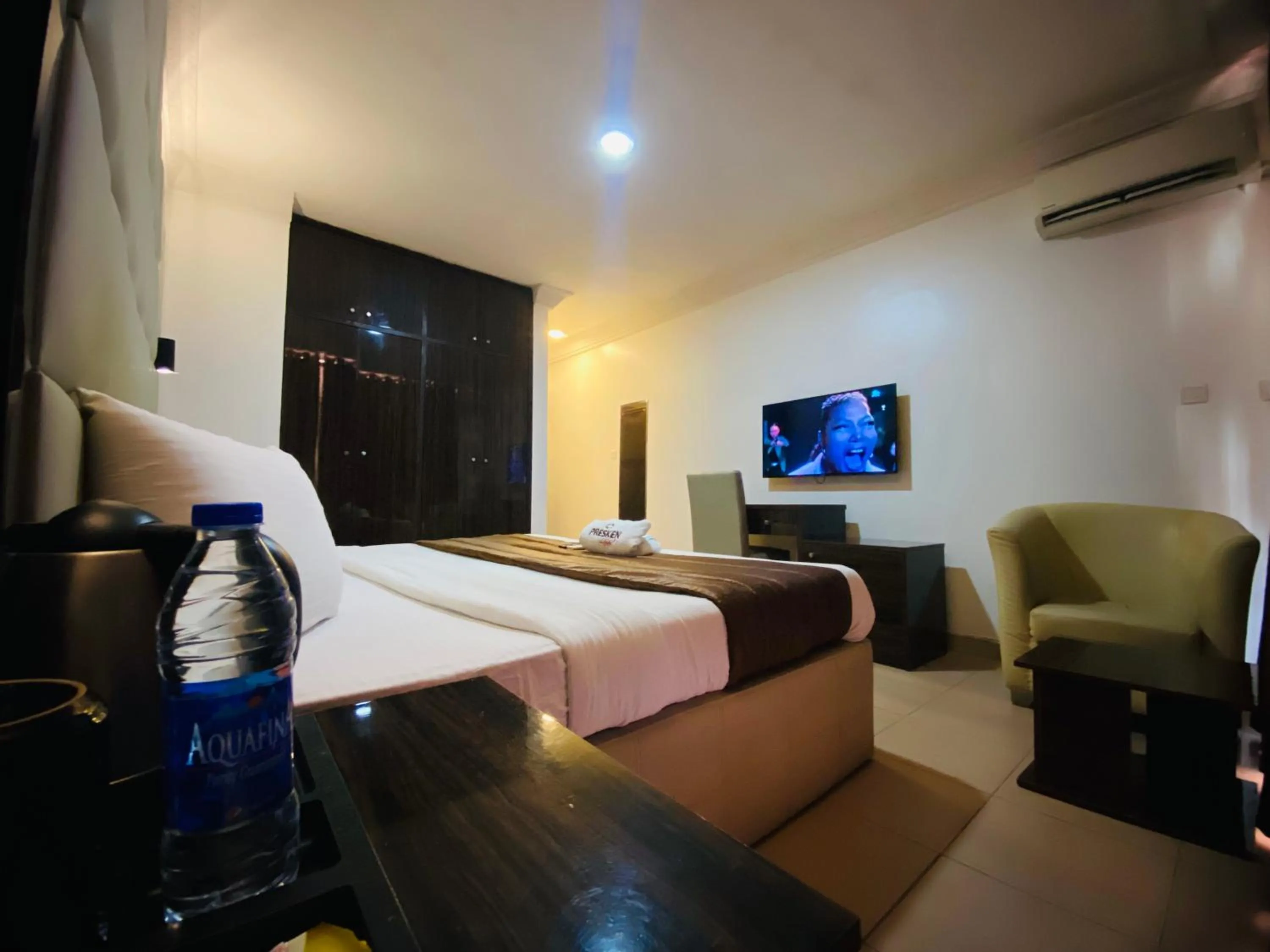 Bed in Presken Hotel Victoria Island, Bishop Oluwole