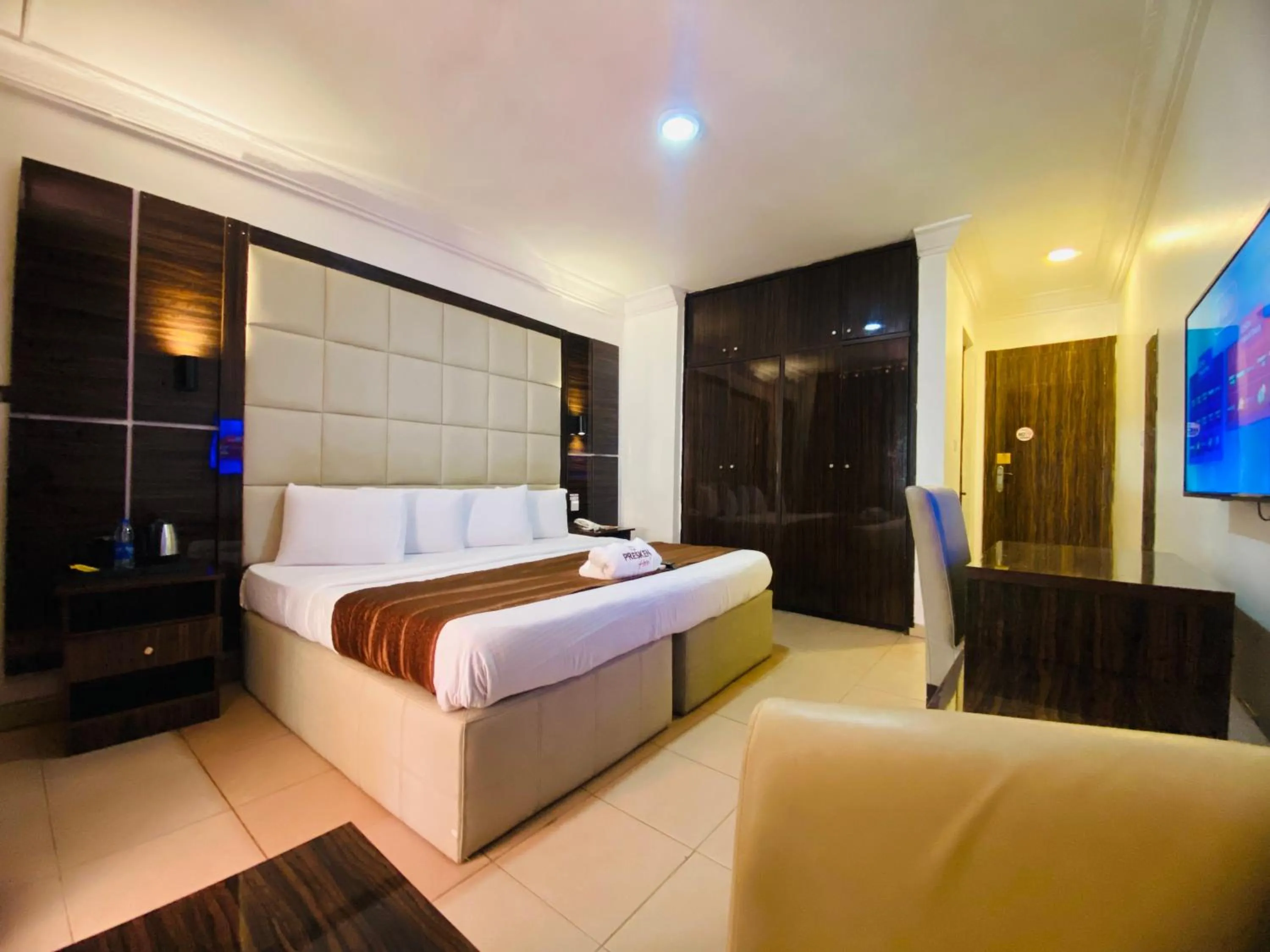 Bed in Presken Hotel Victoria Island, Bishop Oluwole