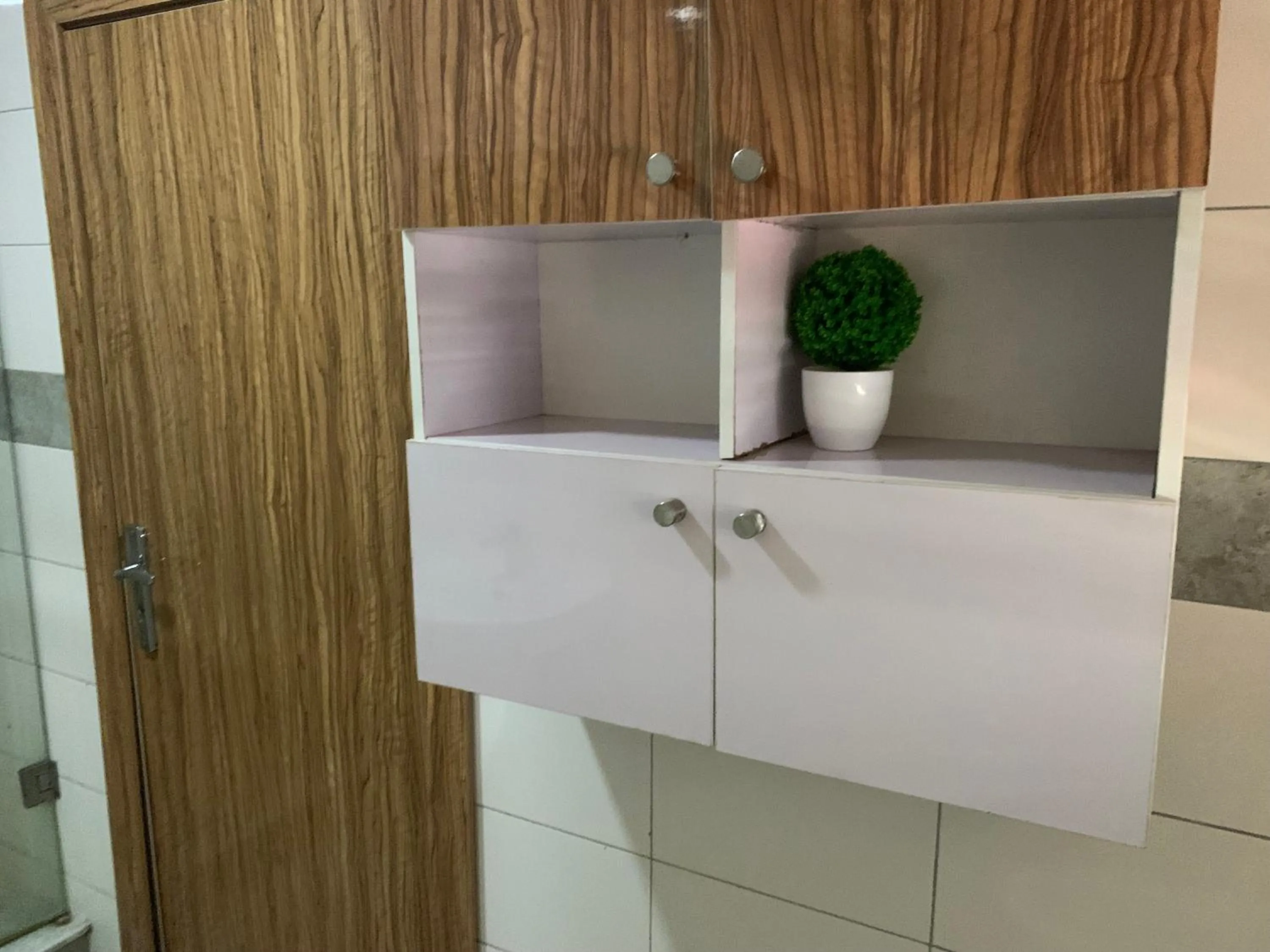 Presken Hotel Victoria Island, Bishop Oluwole