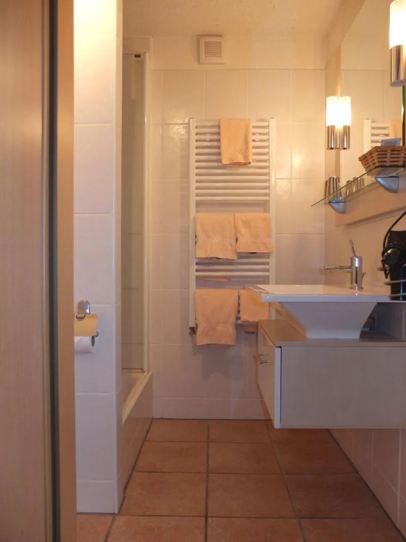 Bathroom in ReVital & Wohlfühlhotel Steimker Hof