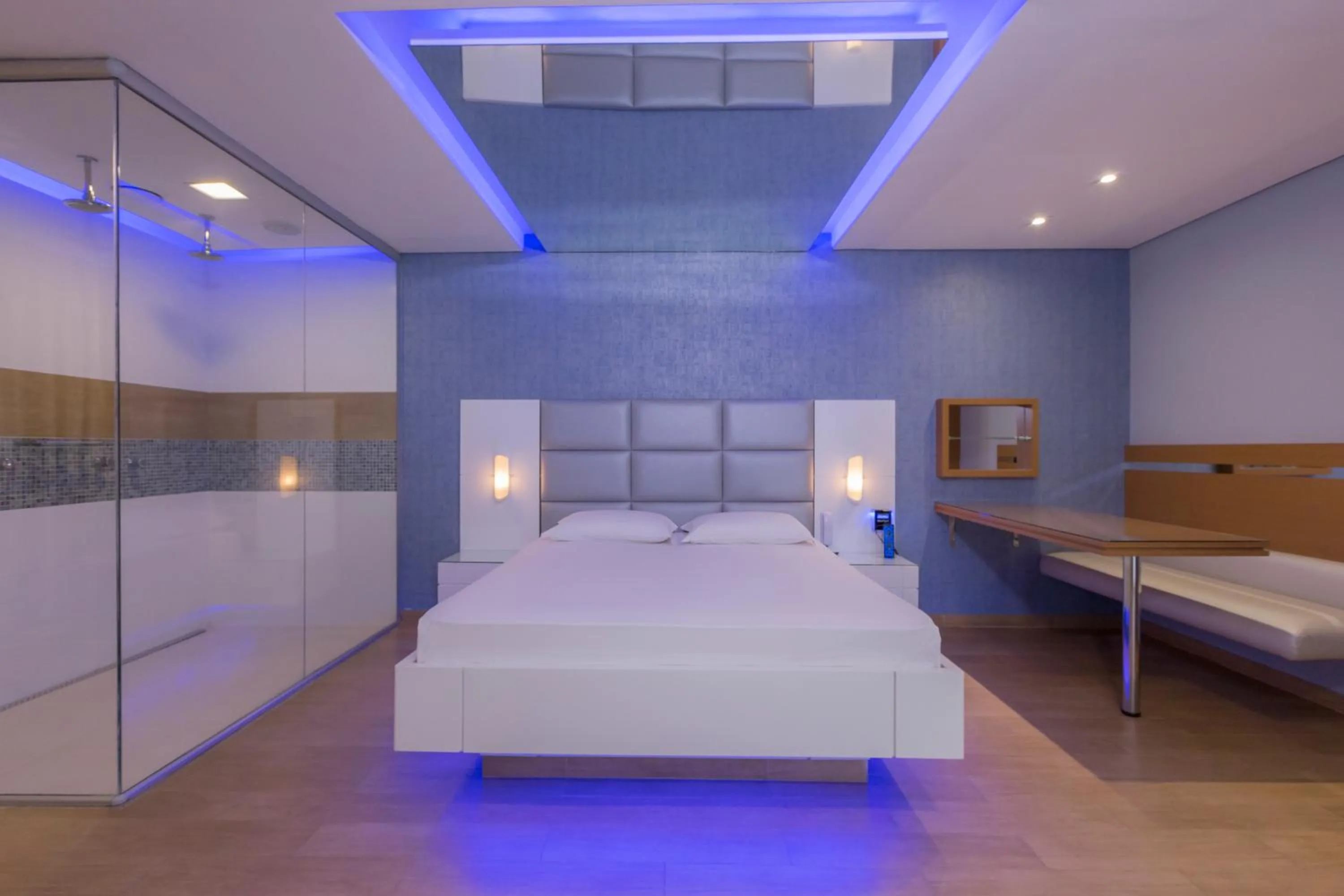 Photo of the whole room, Bed in Poeme Motel by Drops