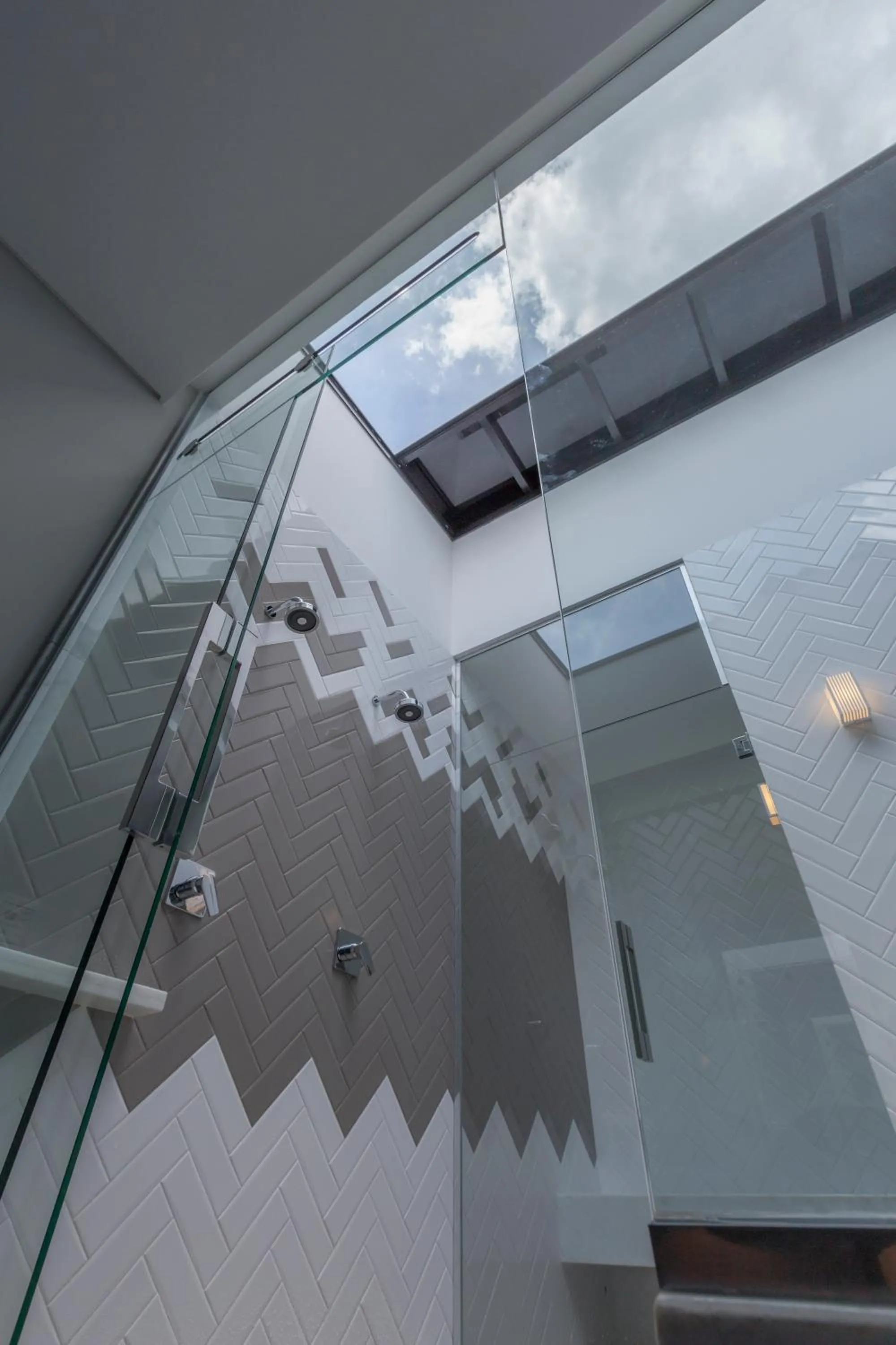 Bathroom in Poeme Motel by Drops