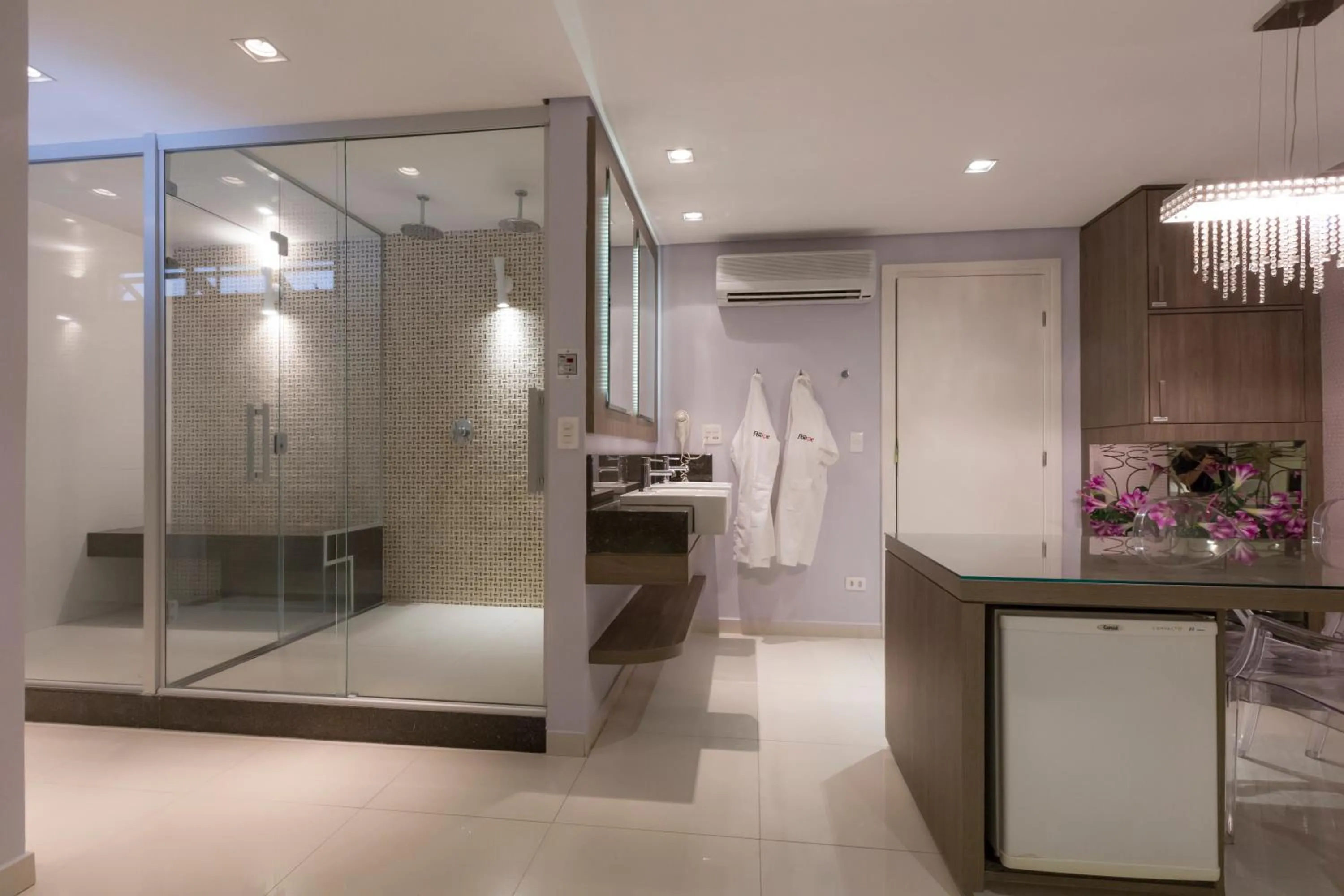 Bathroom in Poeme Motel by Drops