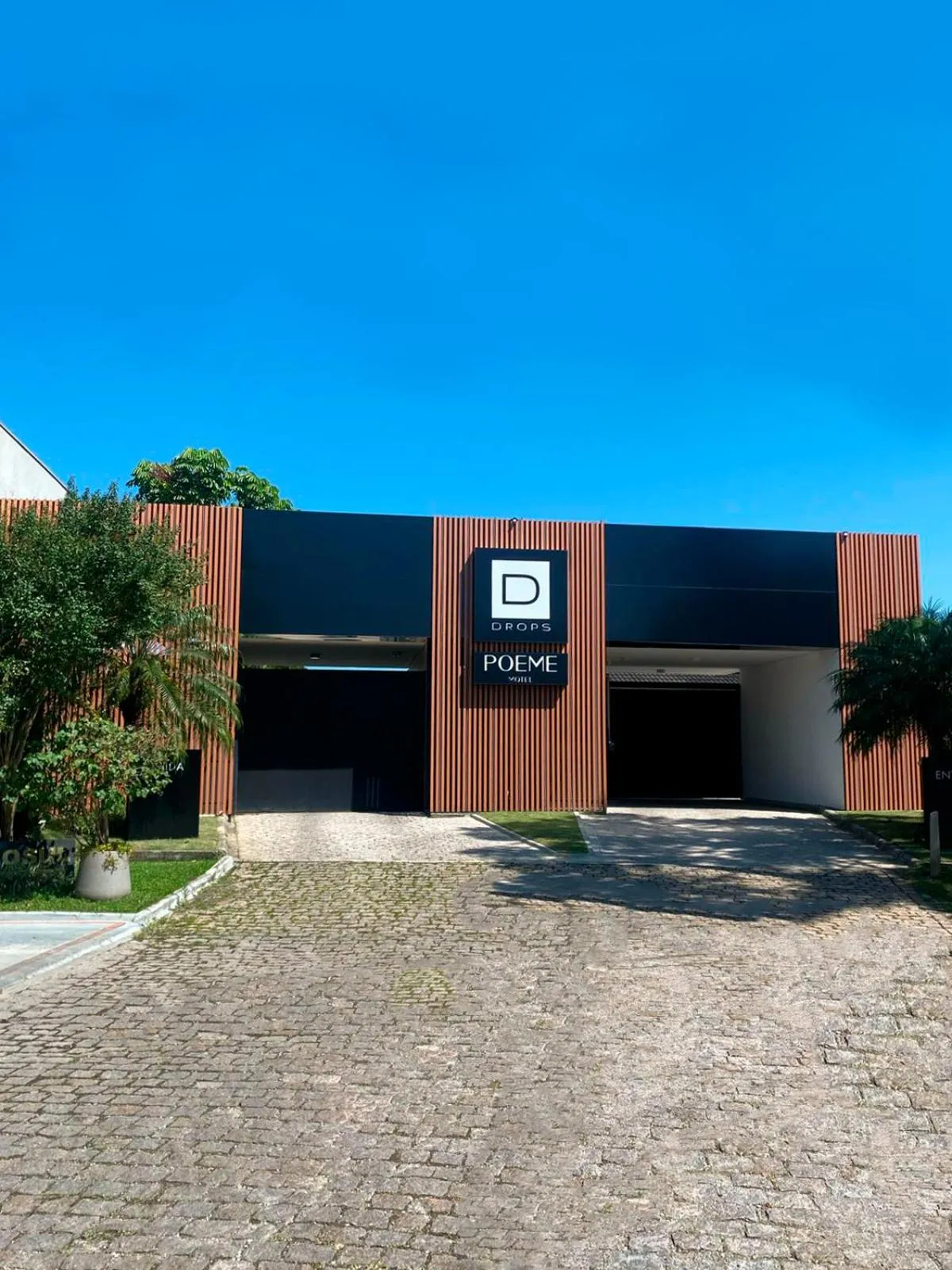 Facade/entrance in Poeme Motel by Drops