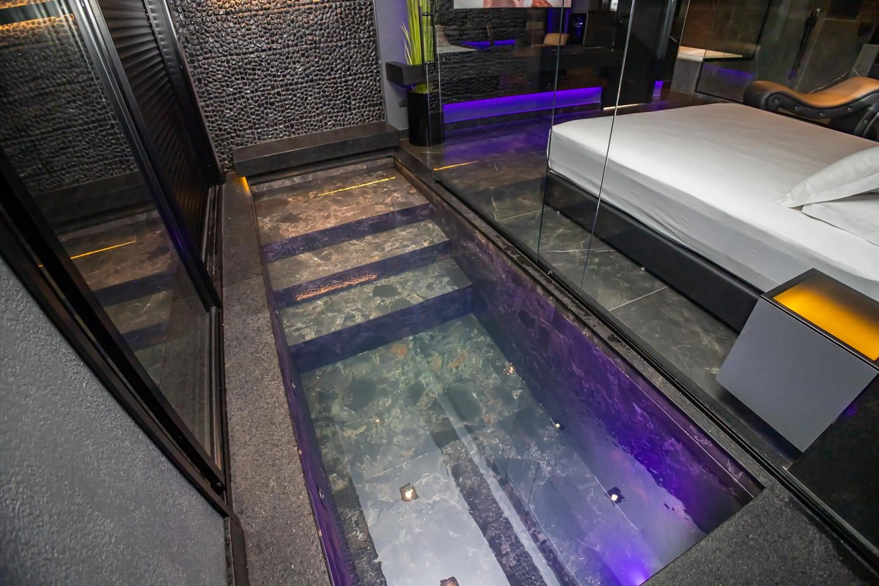 Bed in Poeme Motel by Drops