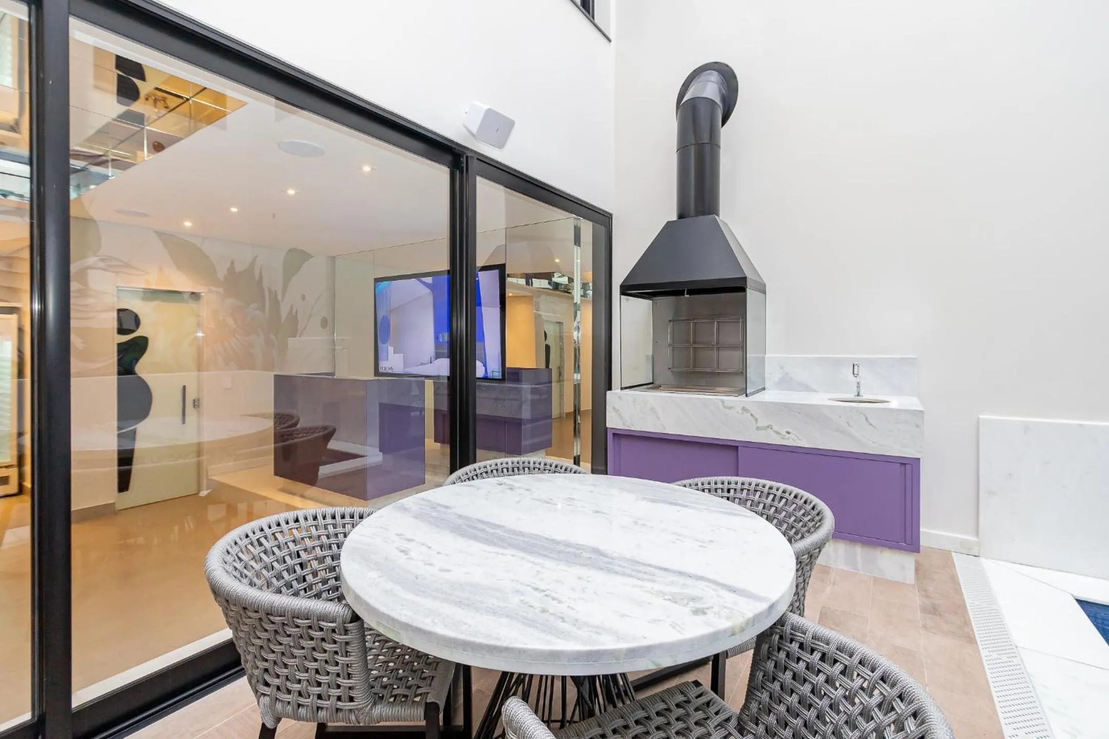 BBQ facilities in Poeme Motel by Drops