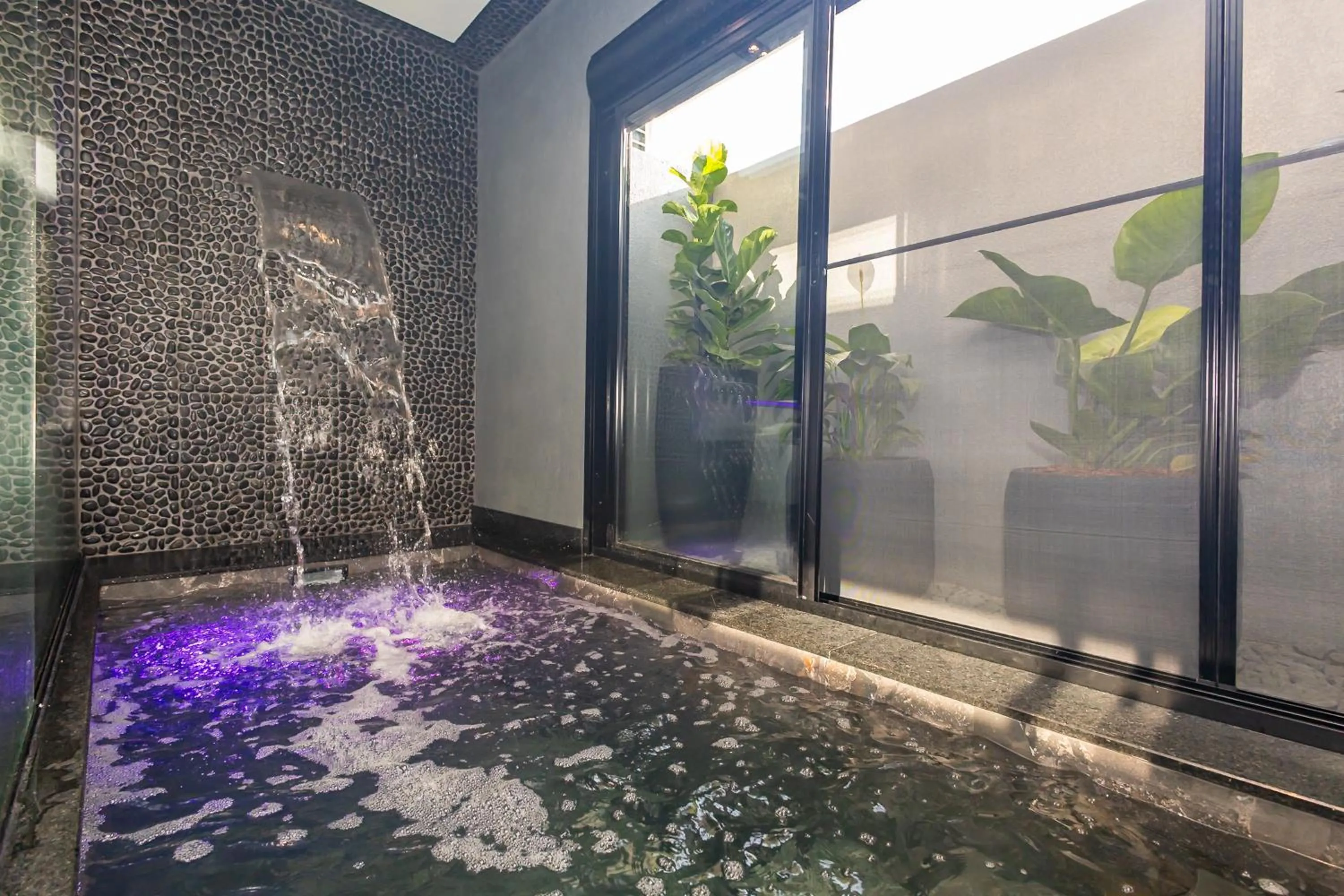 Pool view in Poeme Motel by Drops