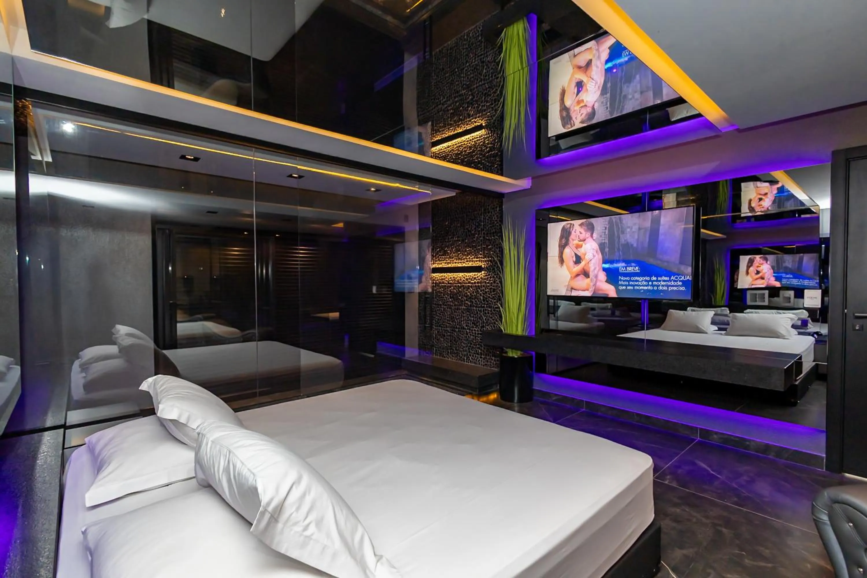 Bed in Poeme Motel by Drops