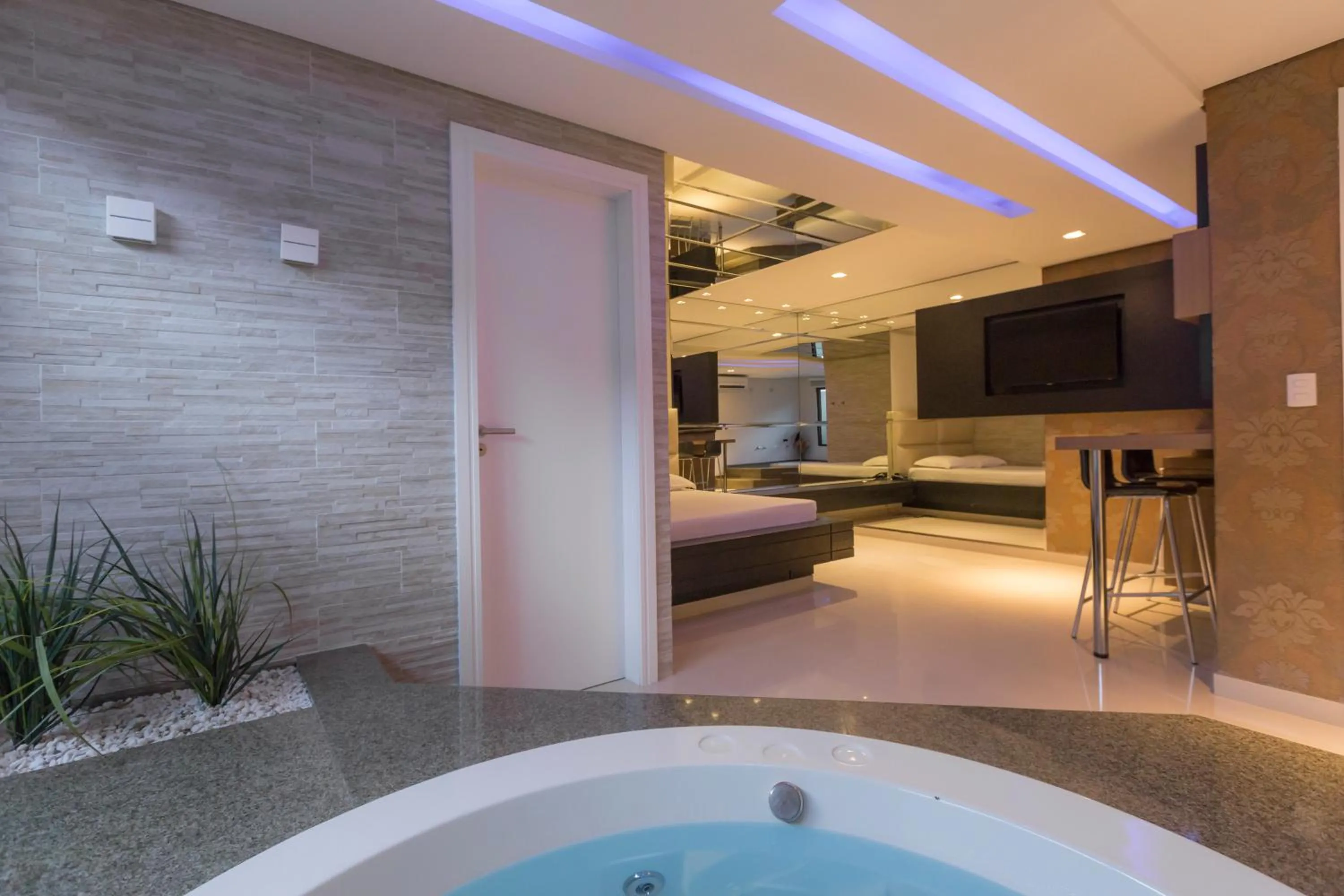 Photo of the whole room, Bed in Poeme Motel by Drops