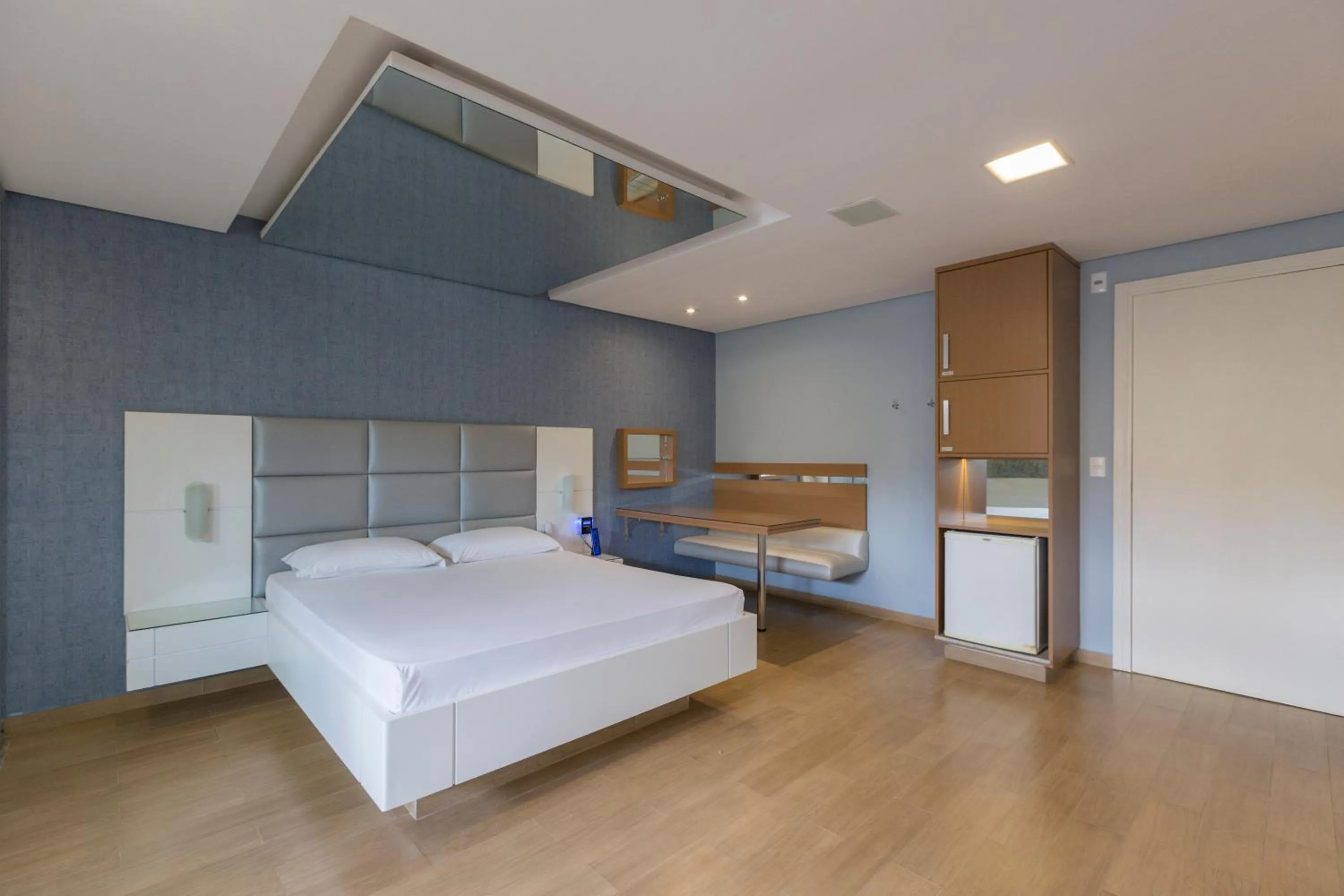 Photo of the whole room, Bed in Poeme Motel by Drops