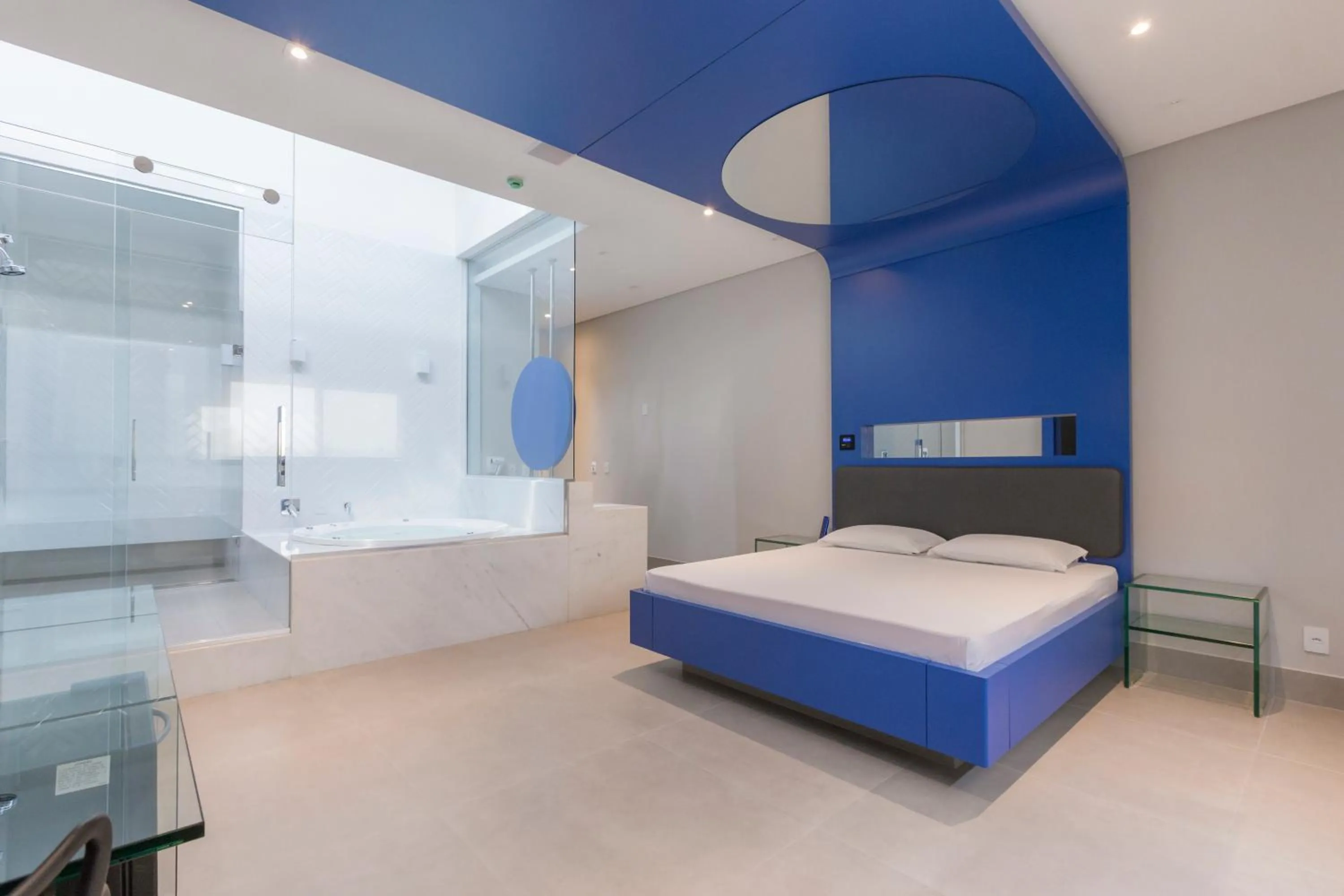Photo of the whole room, Bed in Poeme Motel by Drops