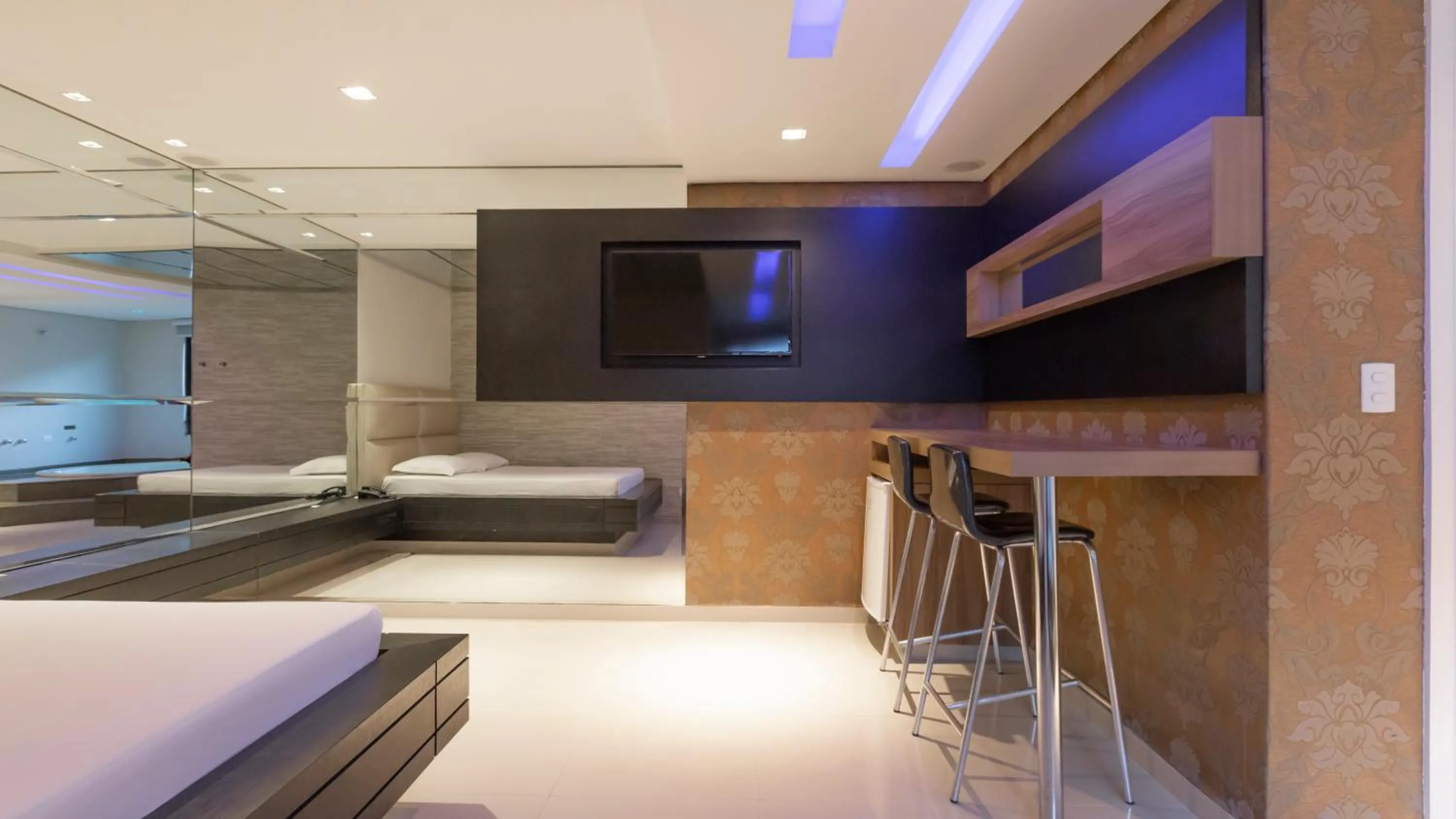 Photo of the whole room, Bed in Poeme Motel by Drops