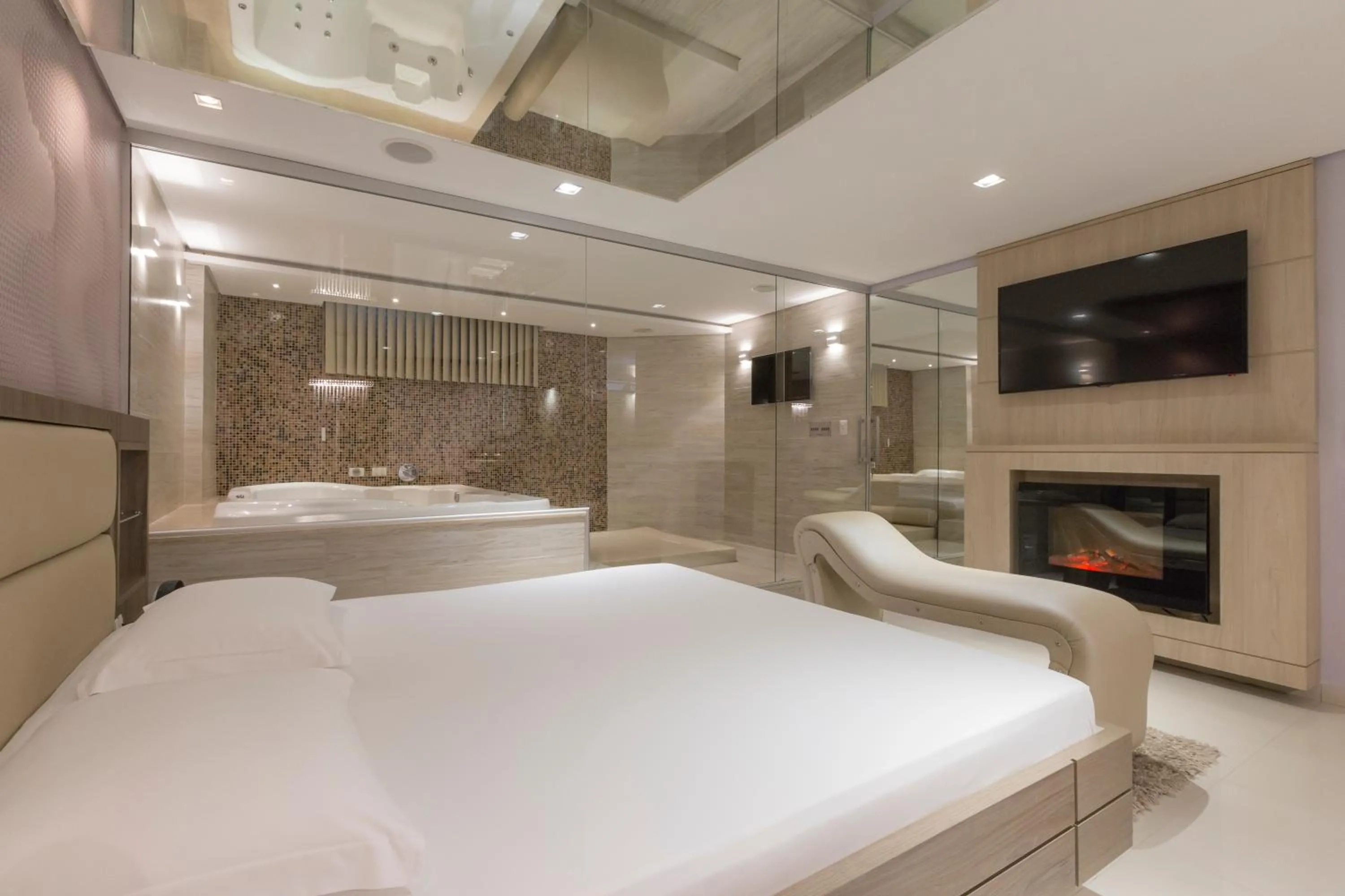 Photo of the whole room, Bed in Poeme Motel by Drops