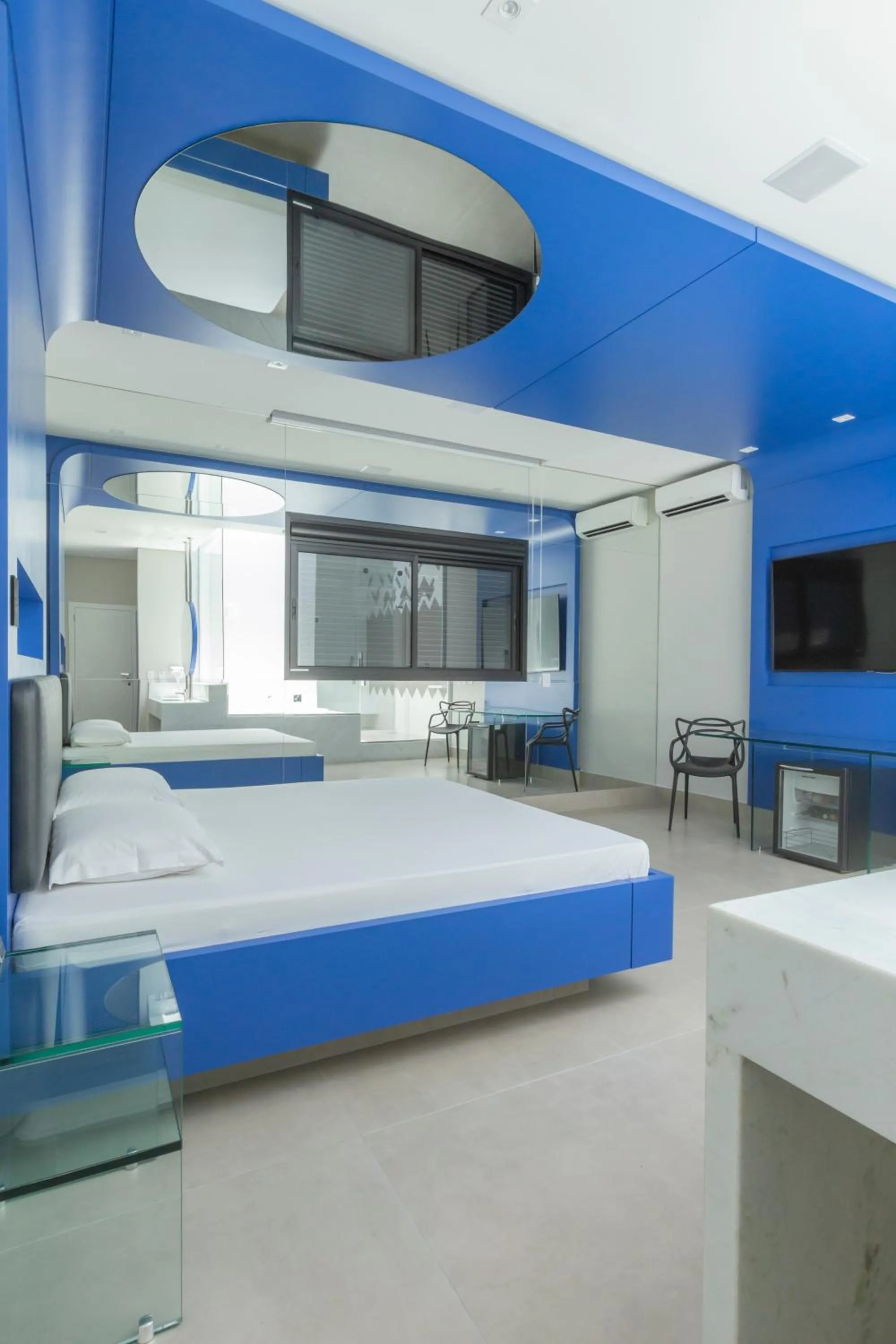 Bed in Poeme Motel by Drops