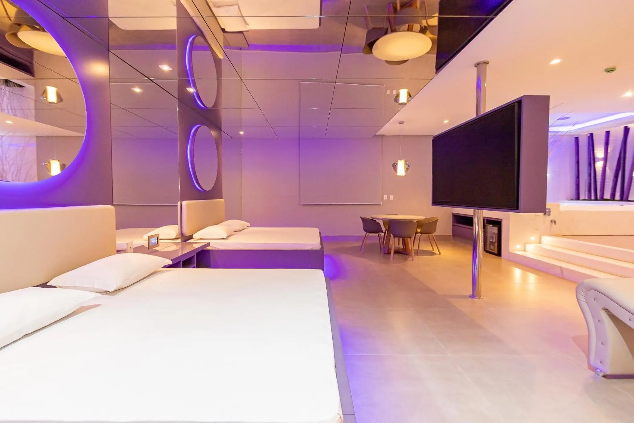 Bed in Poeme Motel by Drops