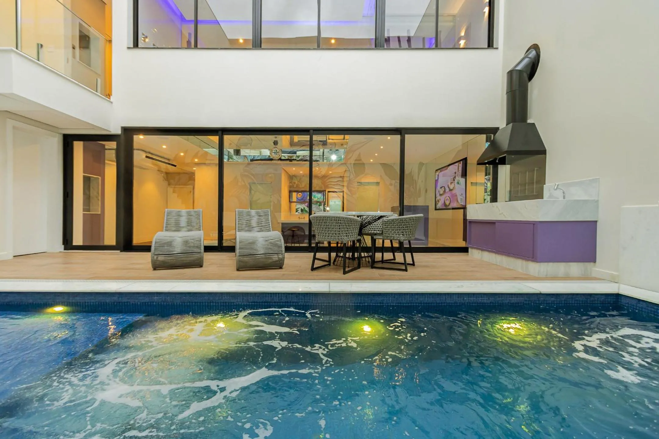 Pool view in Poeme Motel by Drops