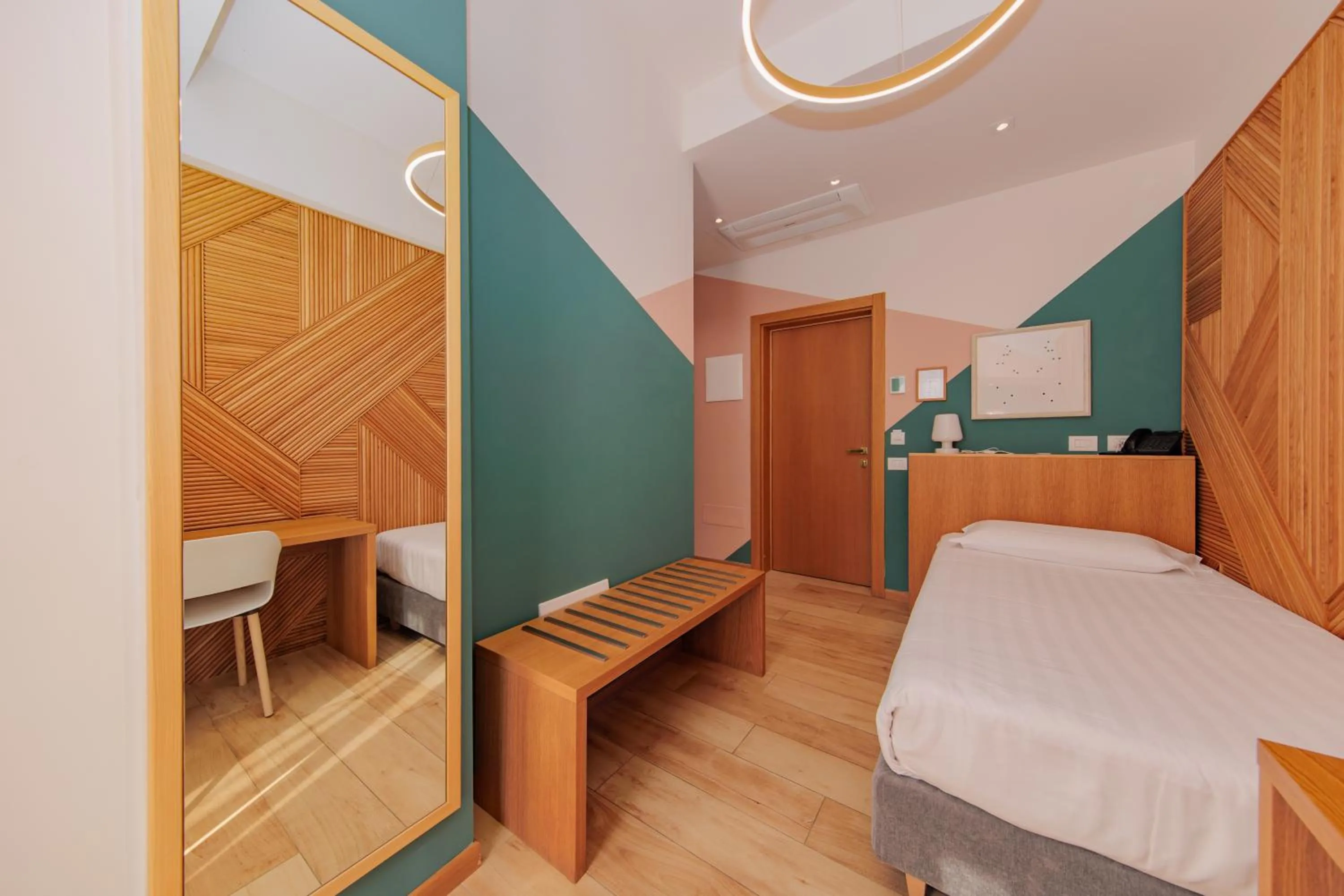 OPHELIA Hotel