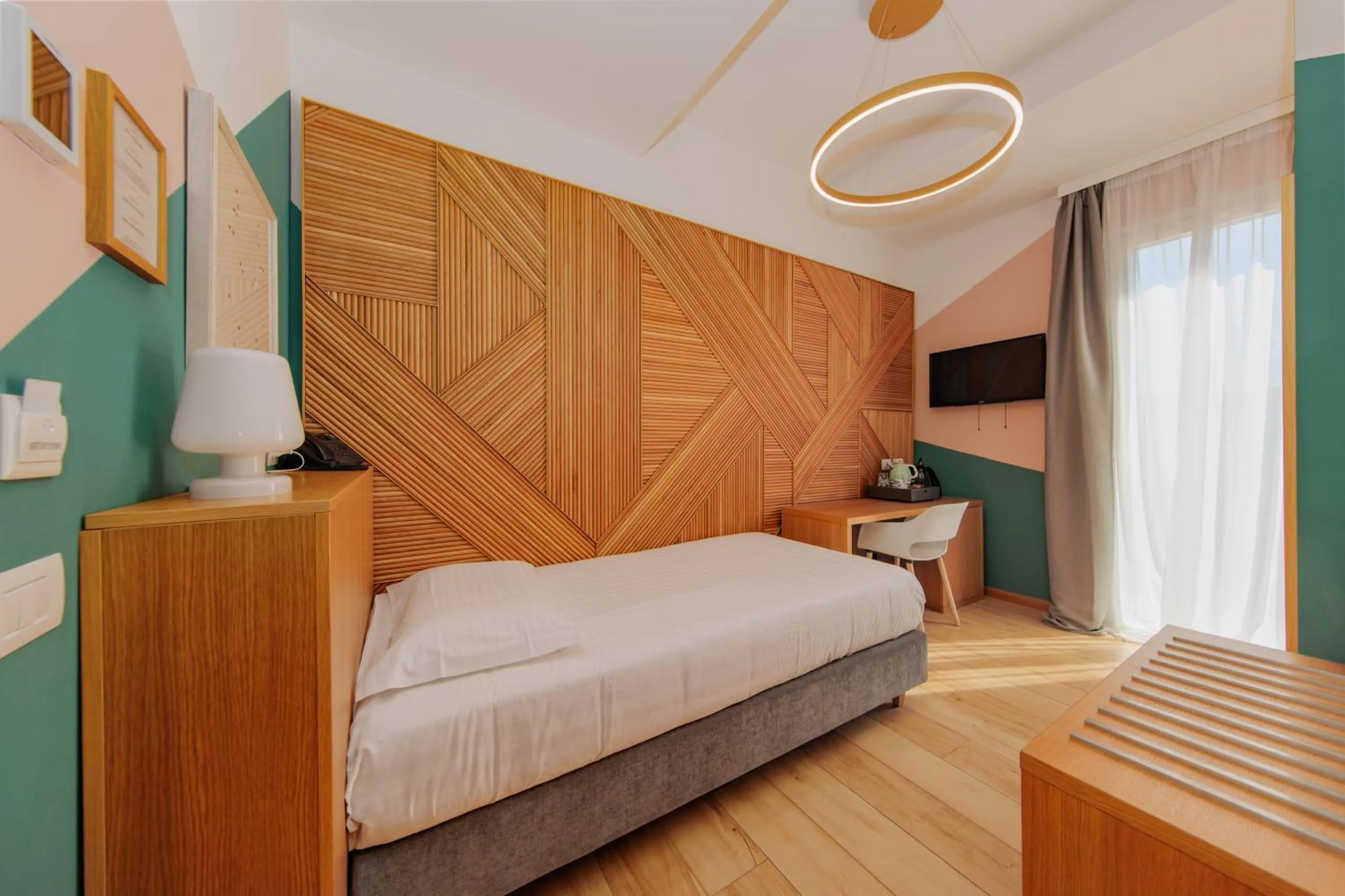 OPHELIA Hotel