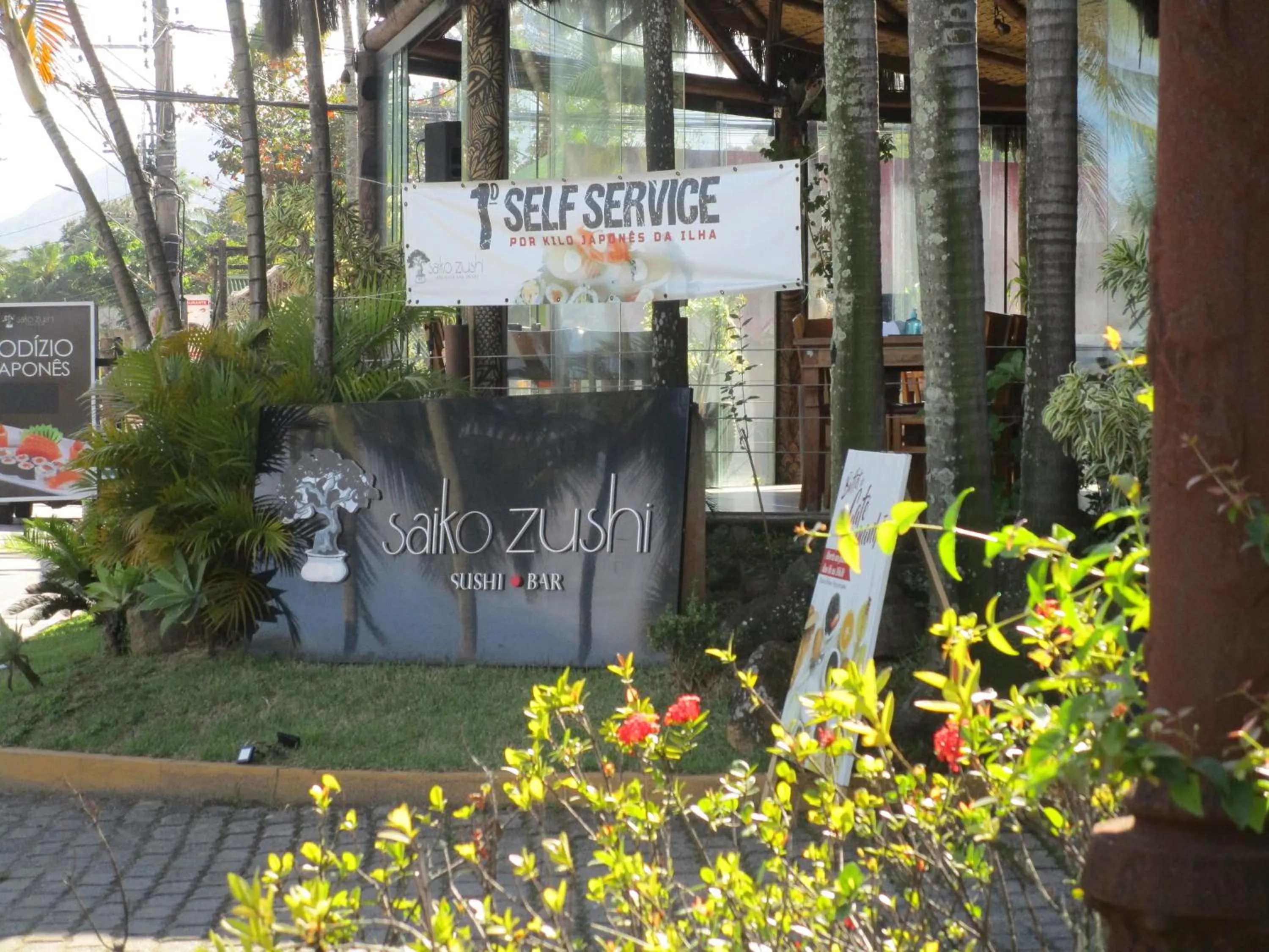 Restaurant/places to eat in Ilha flat Hotel Suíte Swaenen II