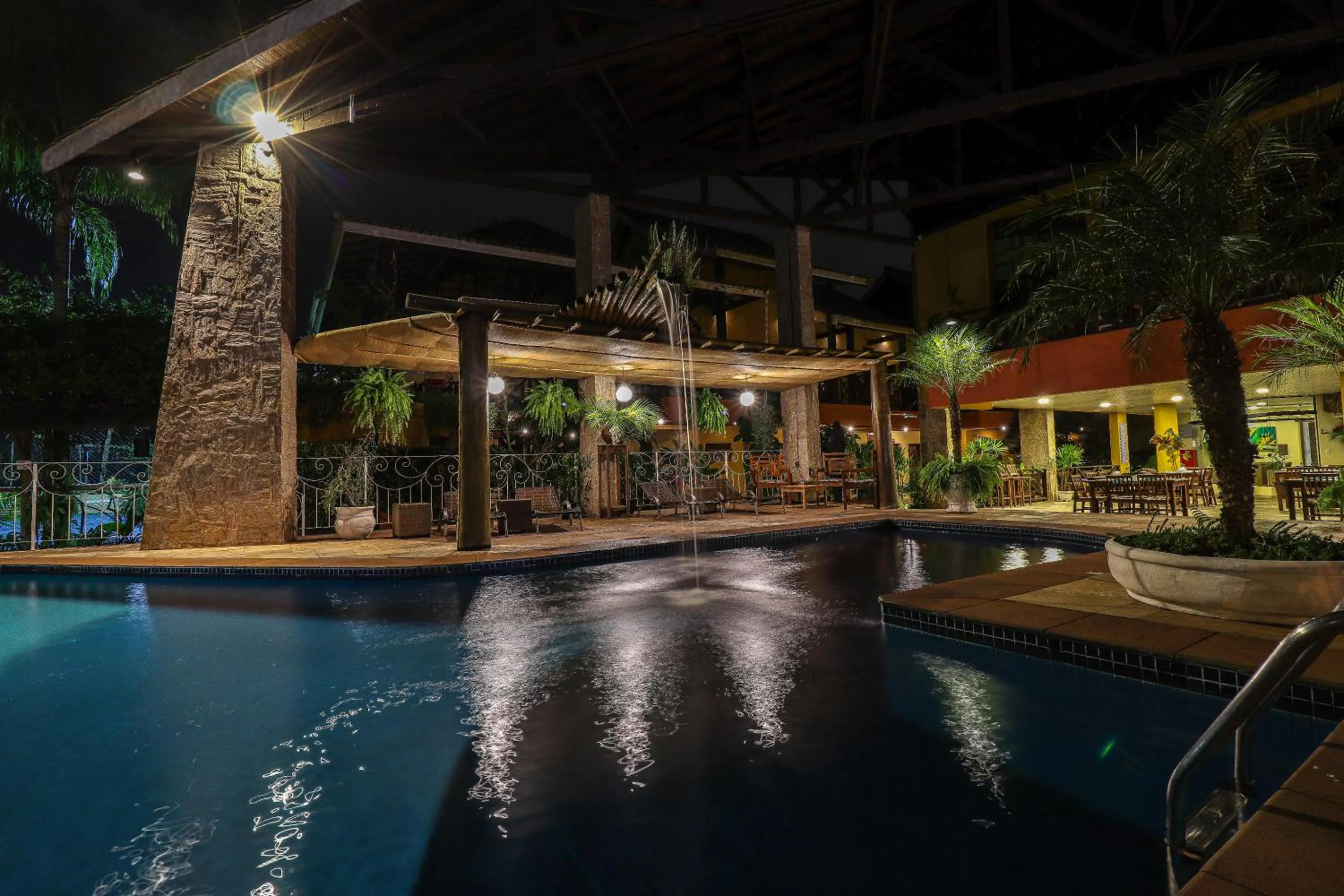 Swimming pool in Ilha flat Hotel Suíte Swaenen II