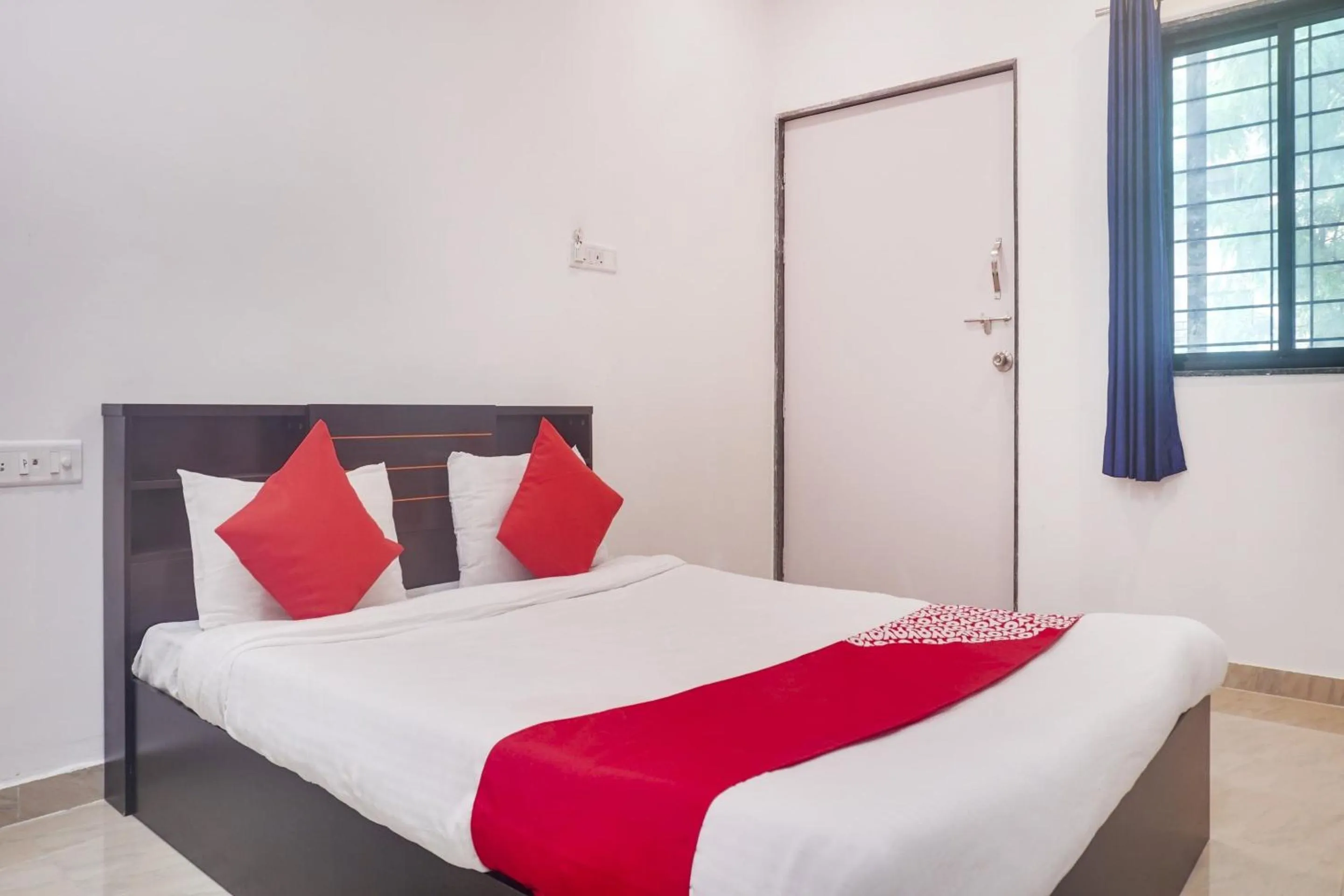 Bathroom, Bed in Hotel O Shanaya Inn