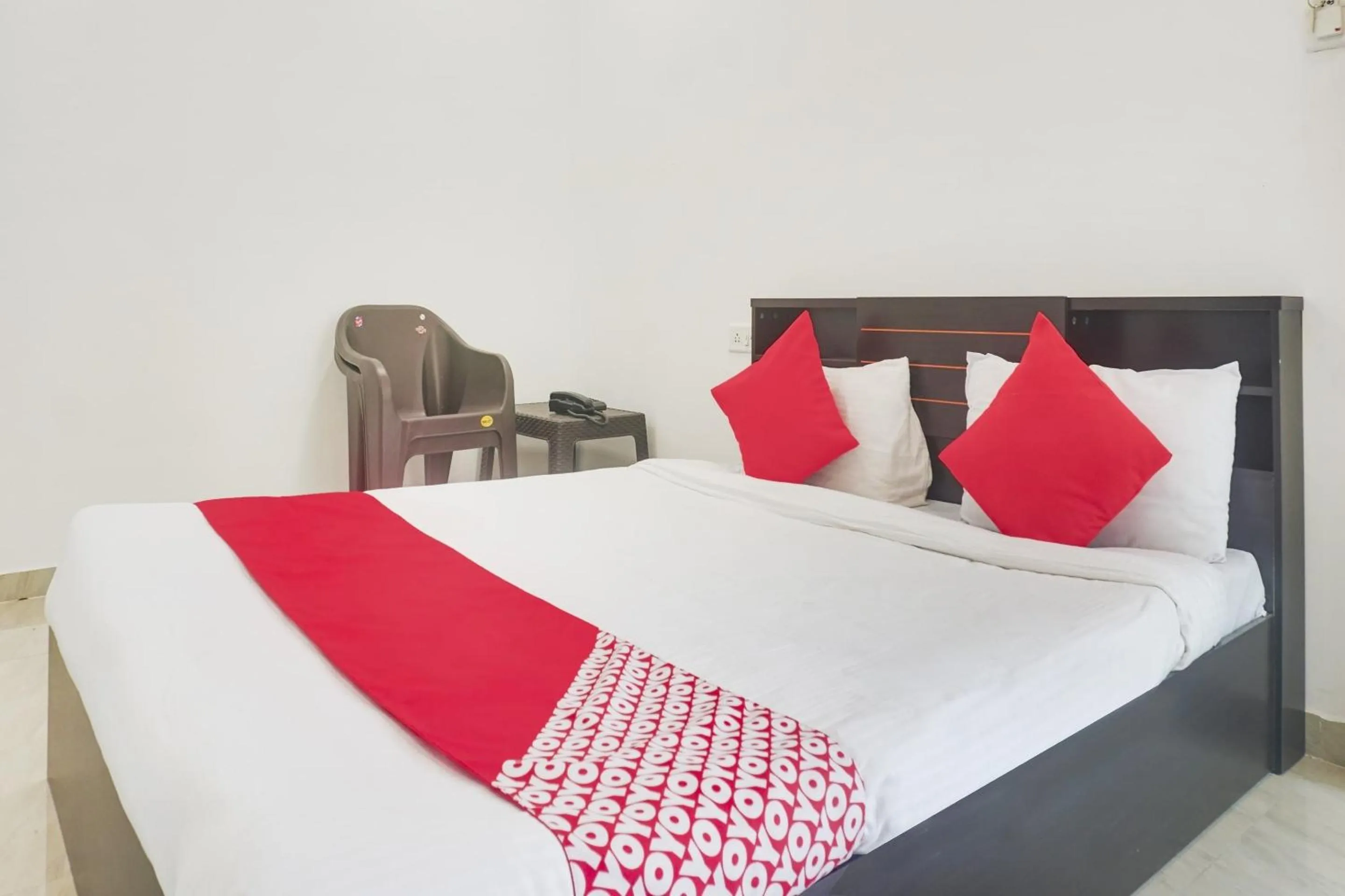 Bedroom, Bed in Hotel O Shanaya Inn