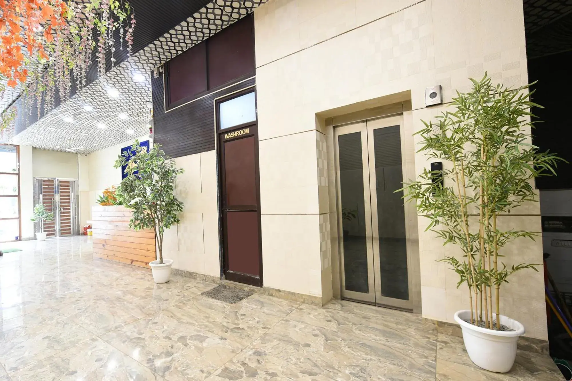 Lobby or reception in FabHotel The Crystal Palace Rohini Lobby or reception in FabHotel The Crystal Palace Rohini