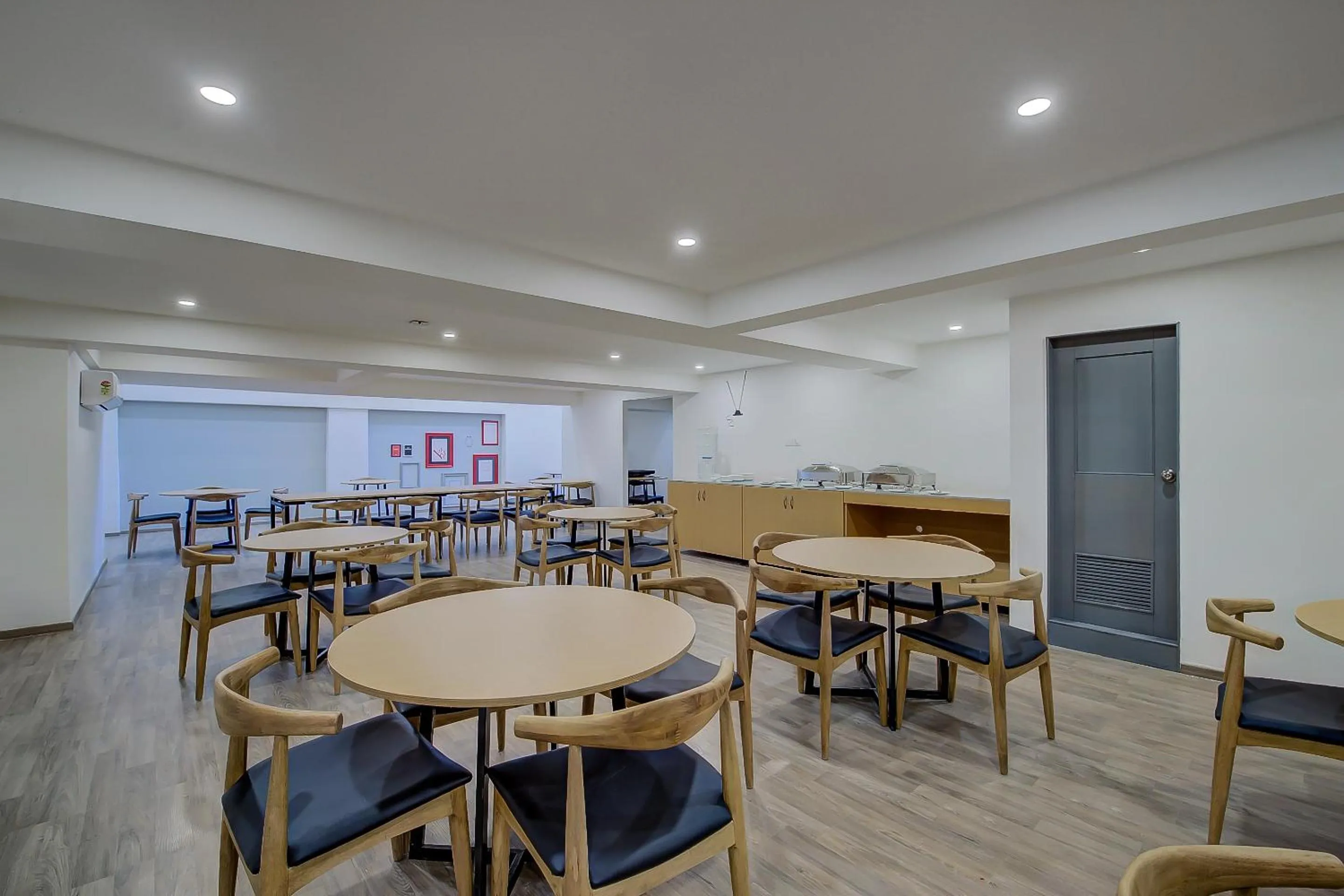 Restaurant/places to eat in Townhouse Hadapsar