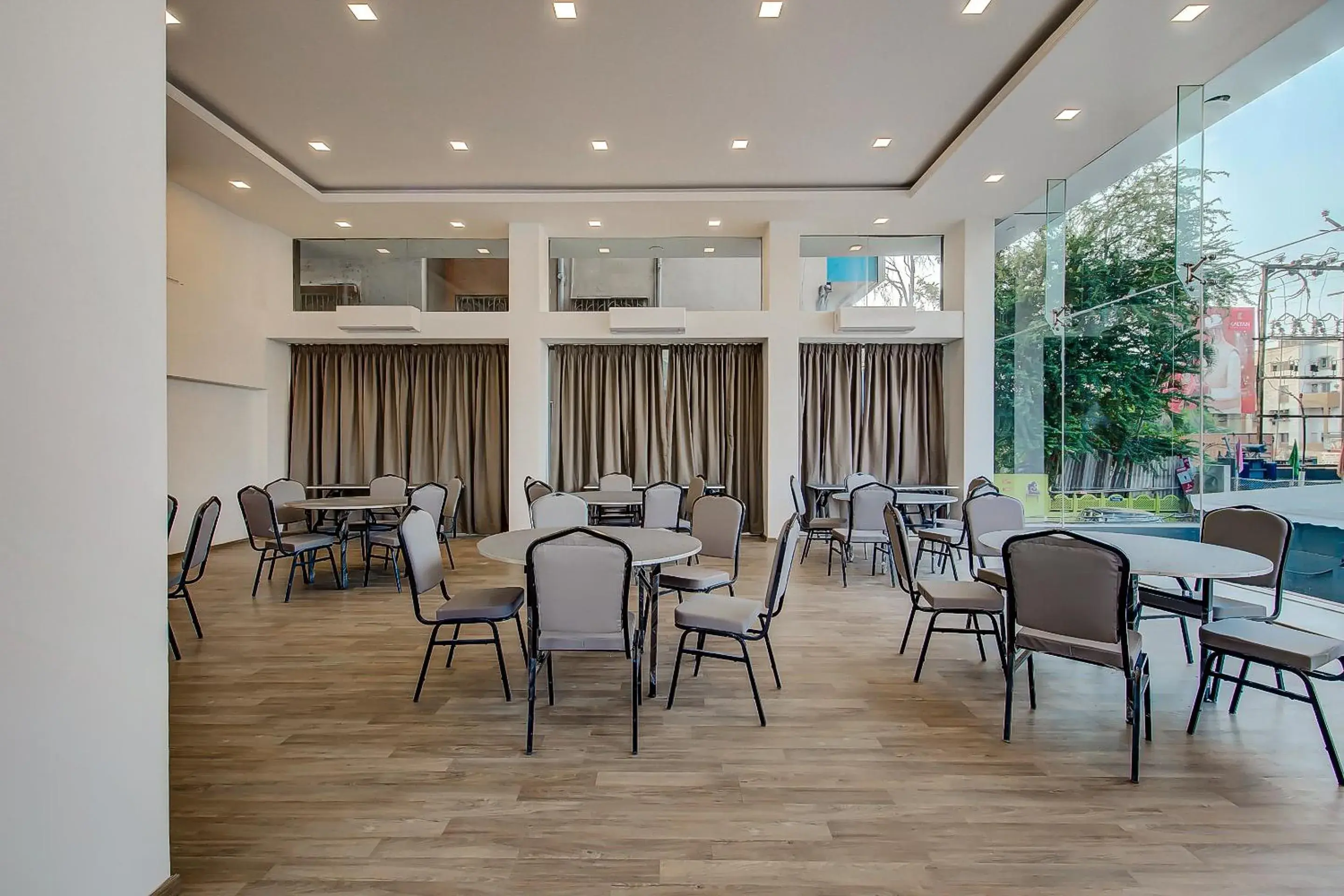 Restaurant/places to eat in Super Townhouse Hadapsar Restaurant/places to eat in Super Townhouse Hadapsar