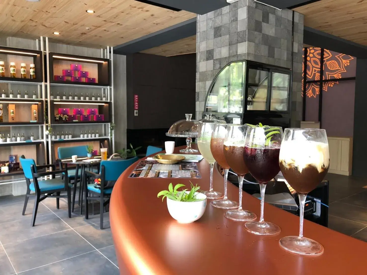 Food and drinks in Comin' Place Food and drinks in Comin' Place