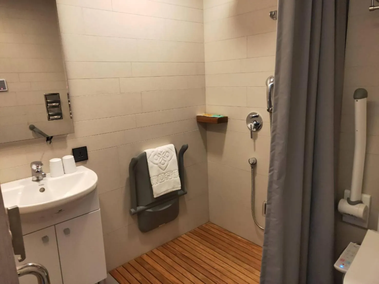 Bathroom in Comin' Place