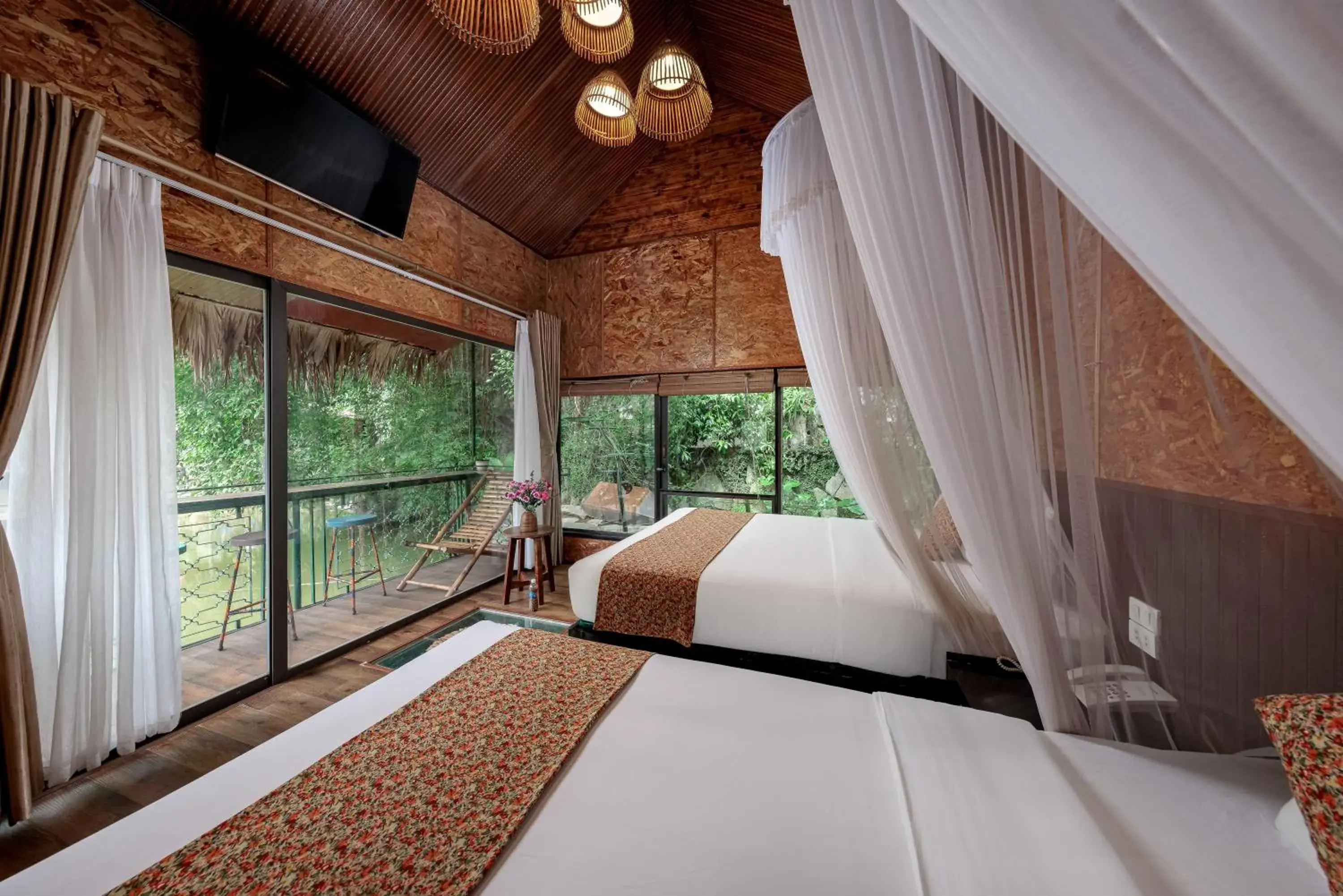 Bungalow Triple - Water Front in Tam Coc Lion Kings Hotel & Resort Ninh Binh Bungalow Triple - Water Front in Tam Coc Lion Kings Hotel & Resort Ninh Binh