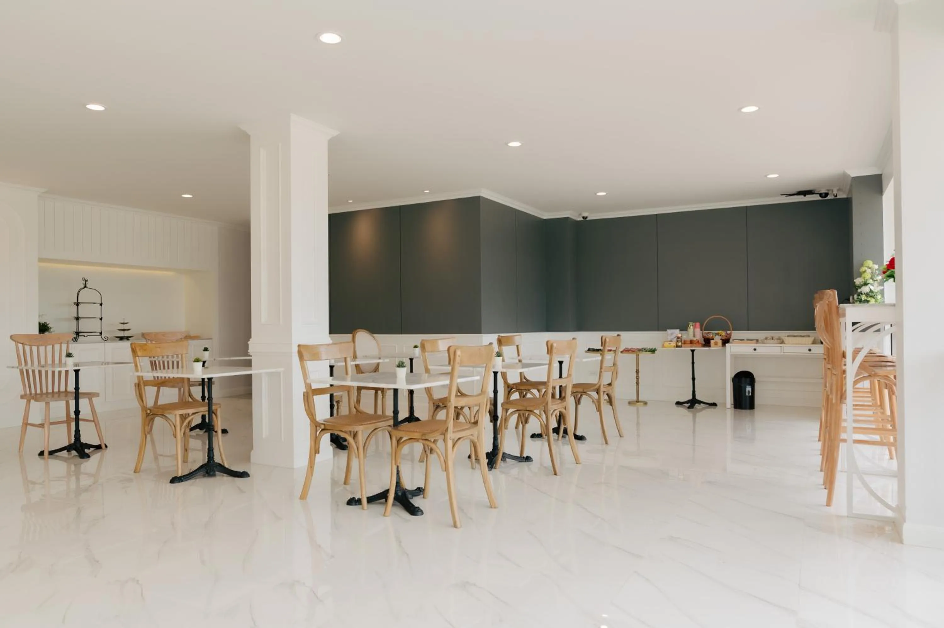 Lounge or bar in Chanita Hotel Chumphon