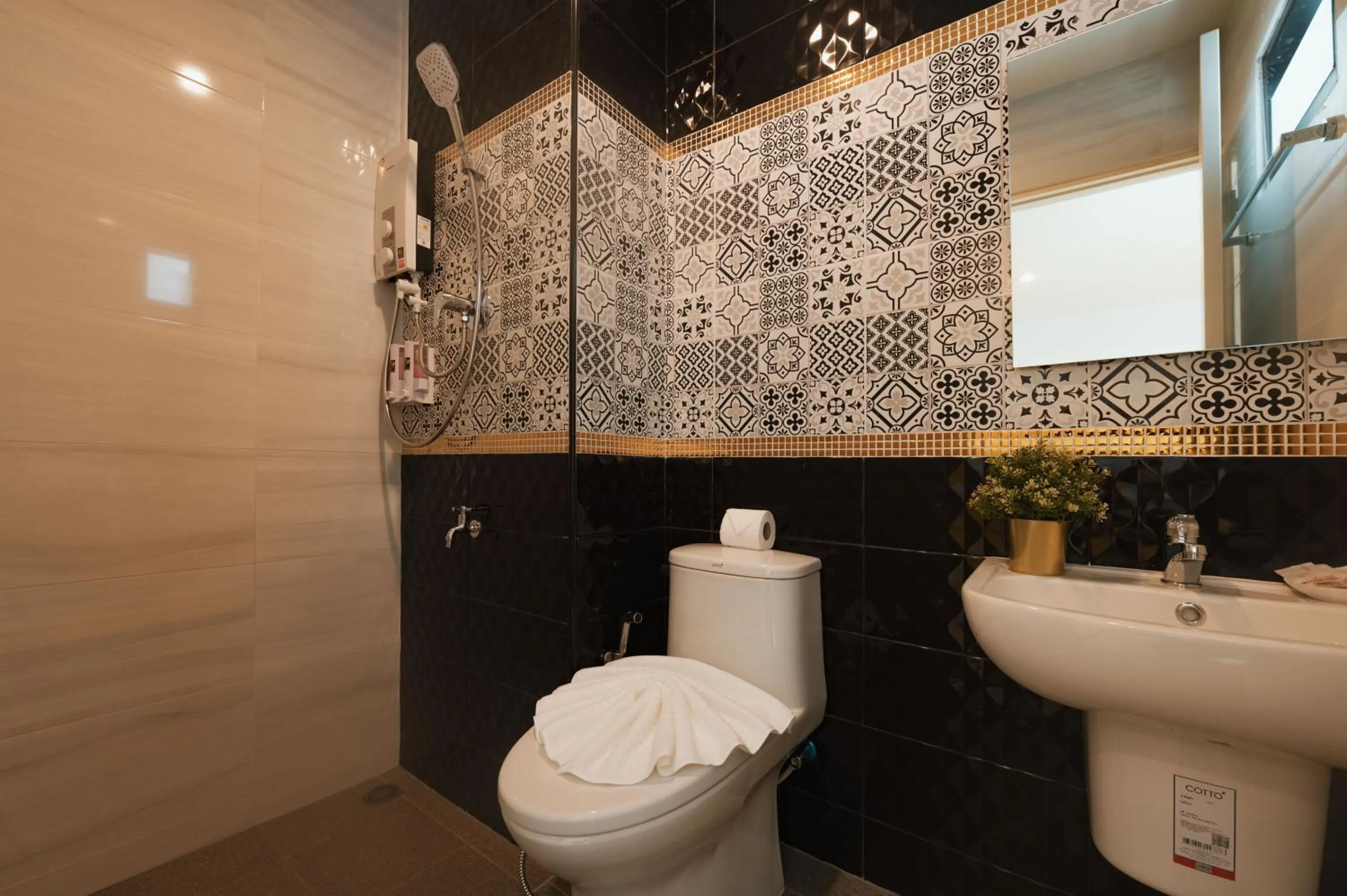 Bathroom in Chanita Hotel Chumphon