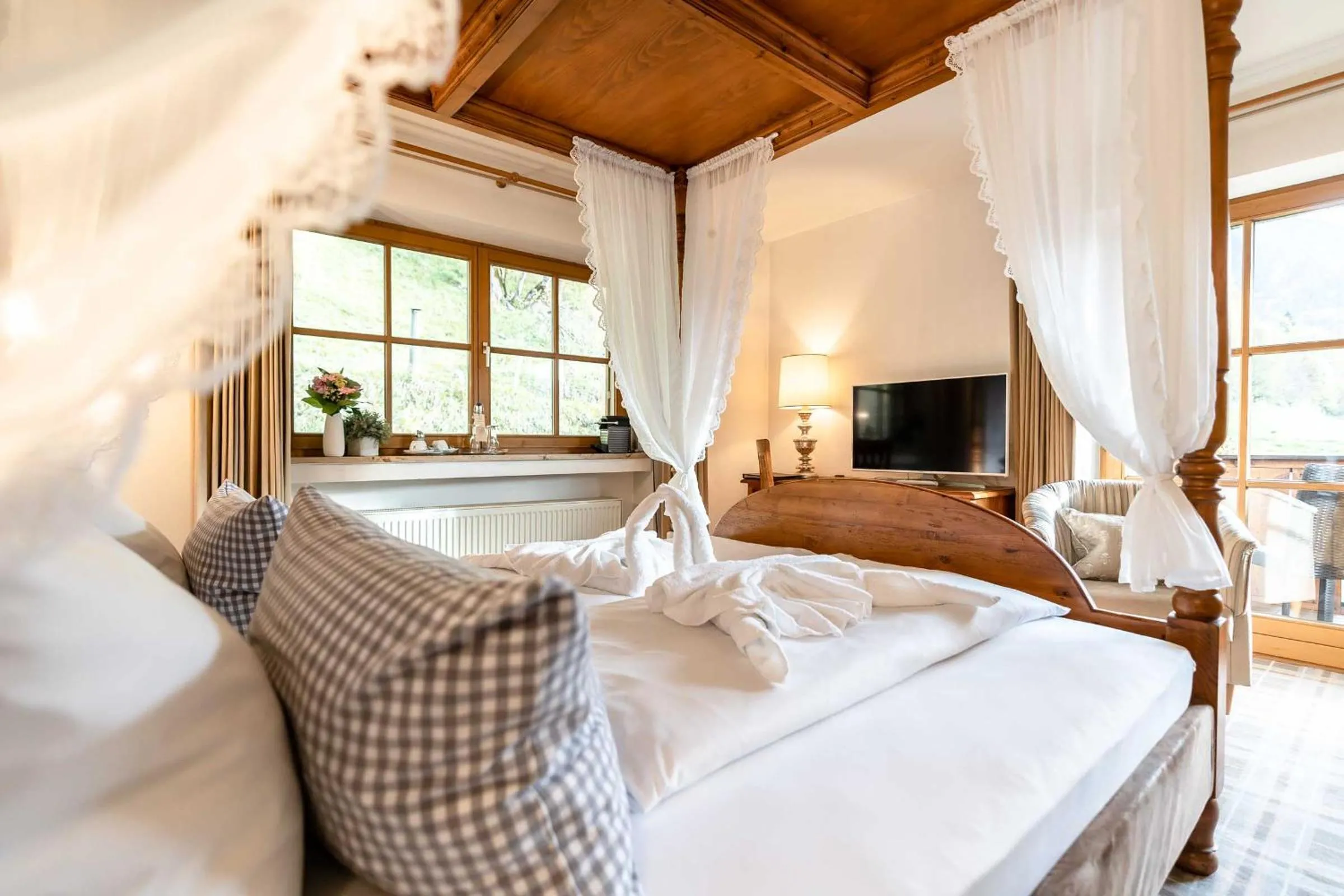 Bed in Hotel Blaue Gams ***S