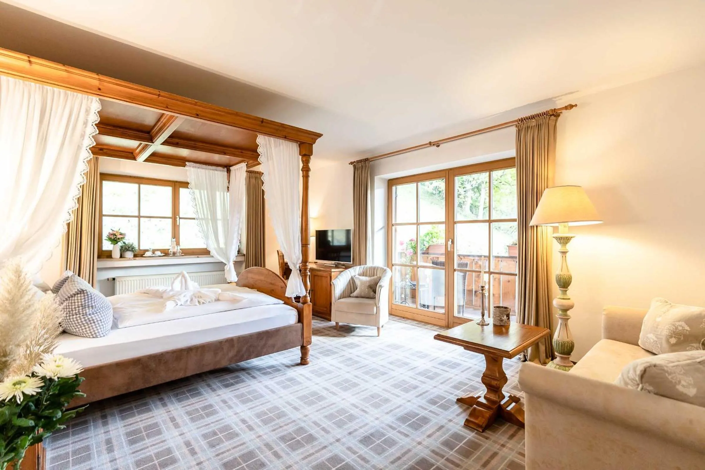 Photo of the whole room, Bed in Hotel Blaue Gams ***S