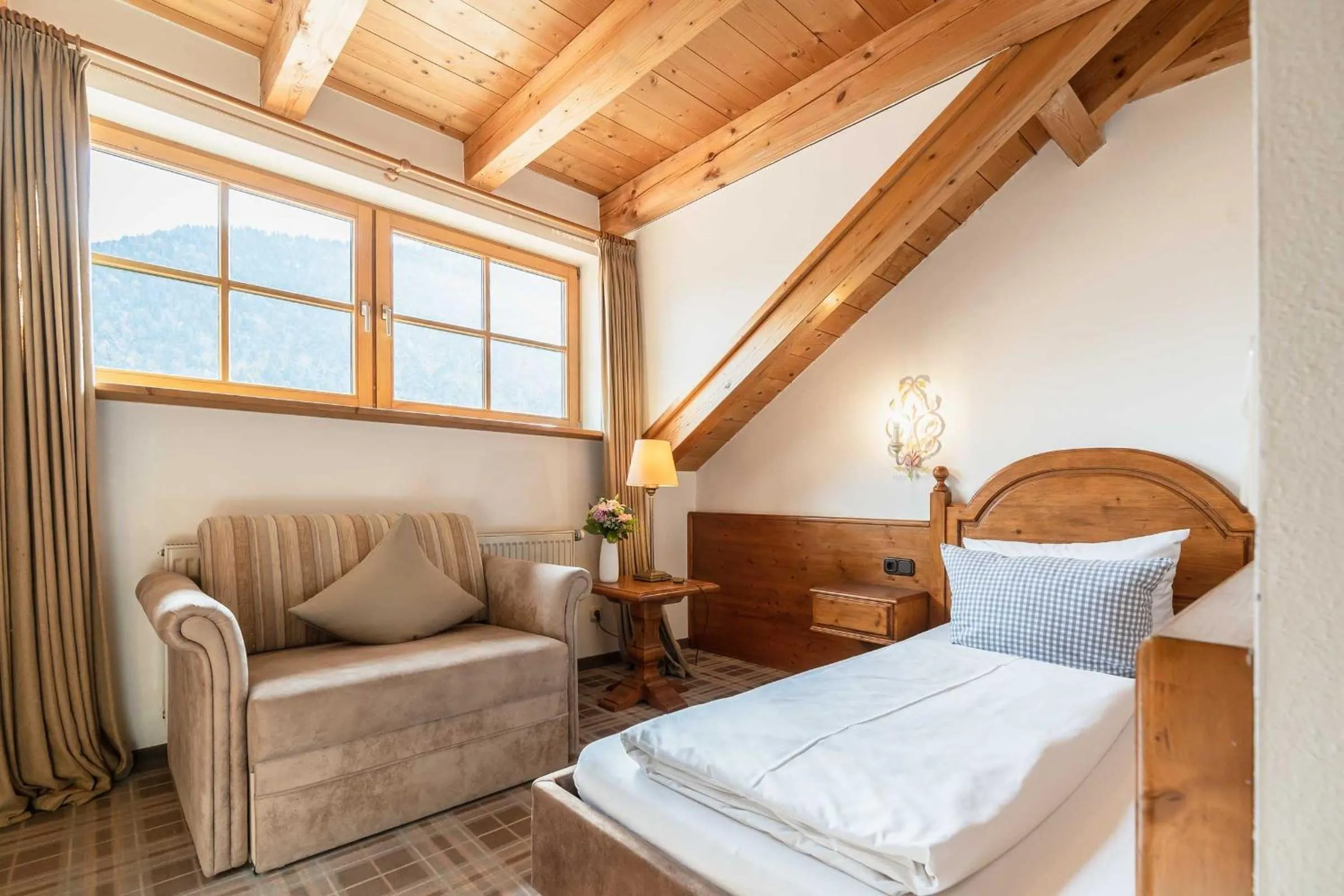 Photo of the whole room, Bed in Hotel Blaue Gams ***S